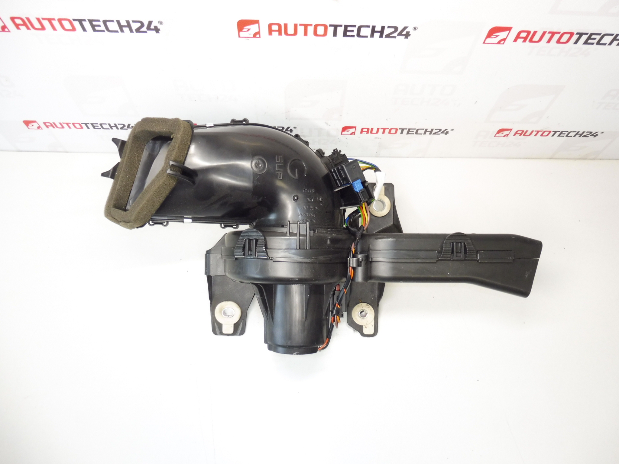 Wentylator nagrzewnicy lewy Peugeot 3008 5008 9683441680 T5157001 6441CV