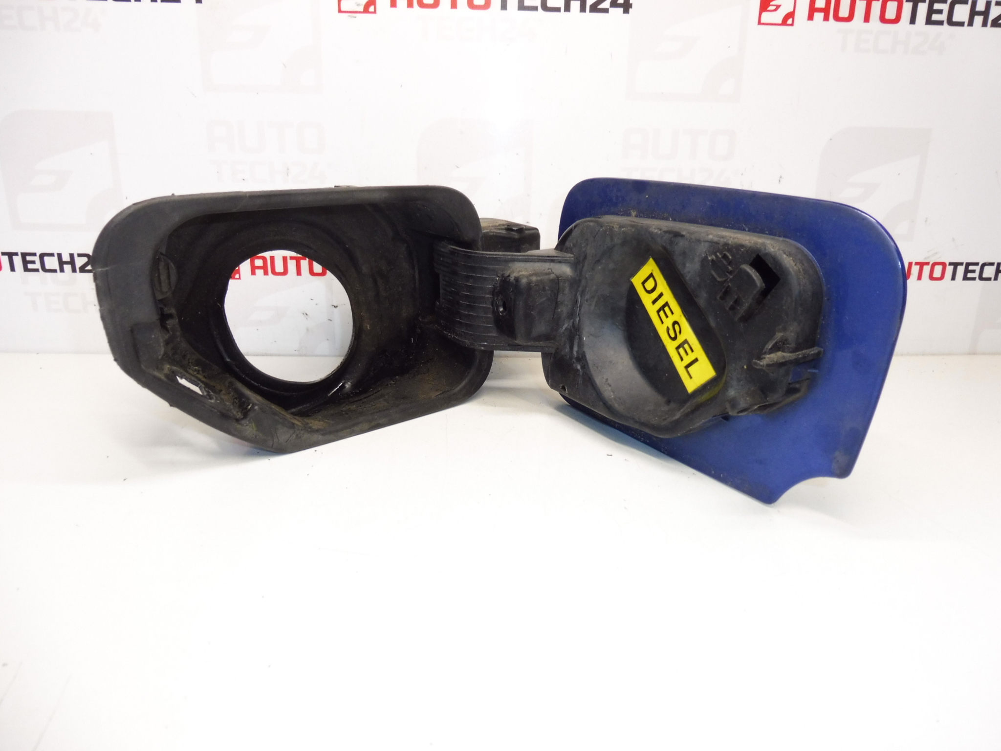 Korek wlewu paliwa Peugeot 407 1517A7 151877 KNND