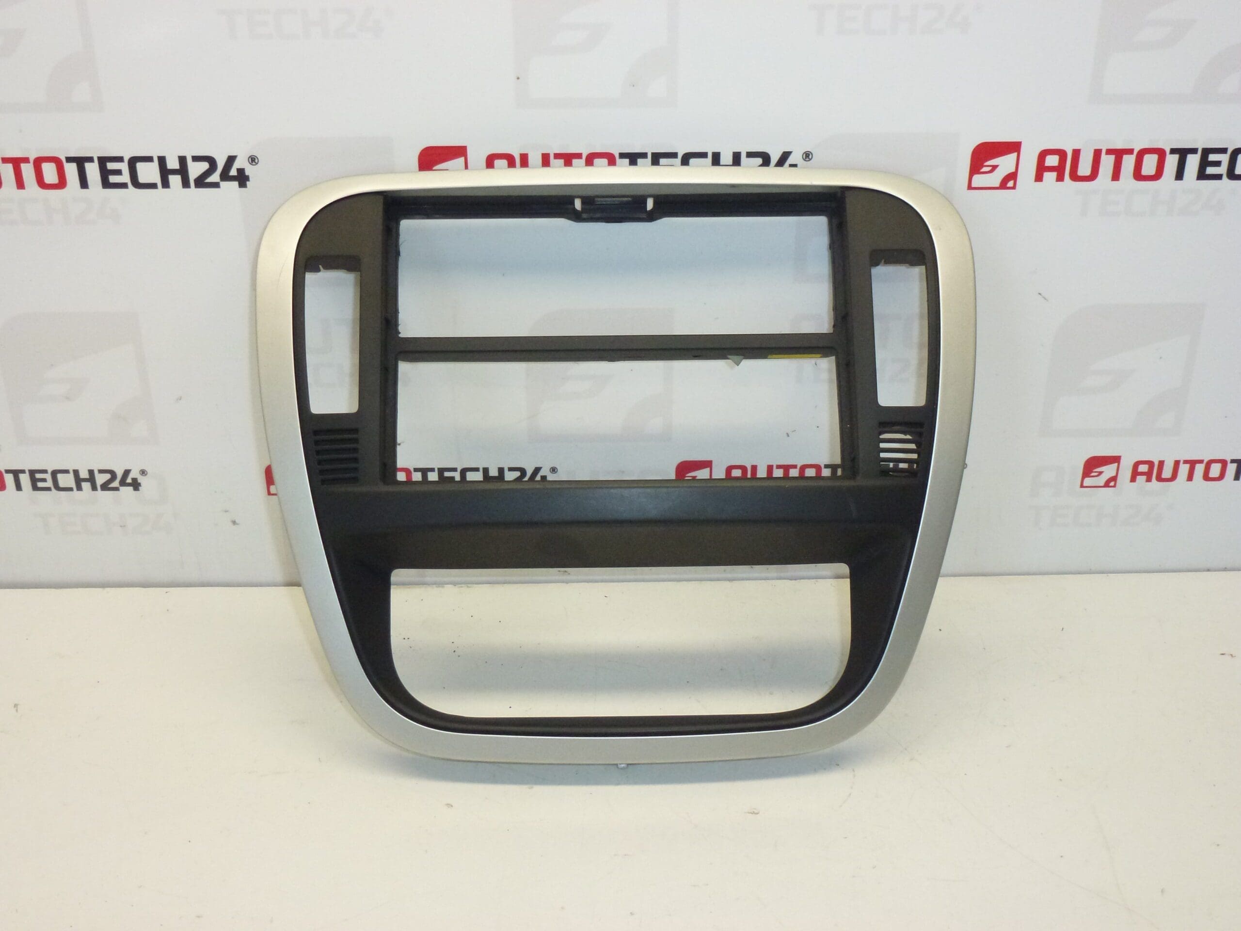 Ramka radia Citroën C2 i C3 9653074277 8211TH