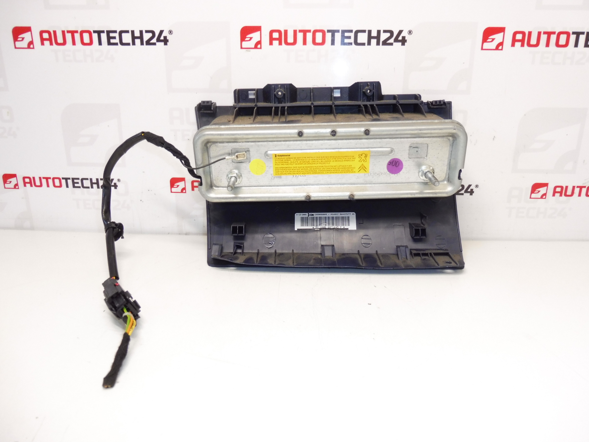 Poduszka kolanowa kierowcy Peugeot 1007 9644375777 8216FF