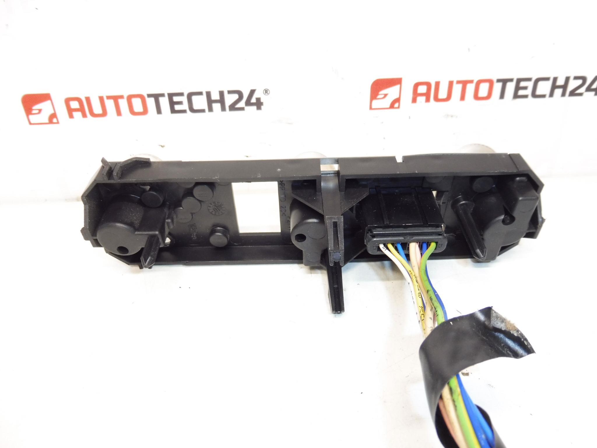 Gniazdo żarówki lampy tylnej prawej Peugeot 1007 6351V5