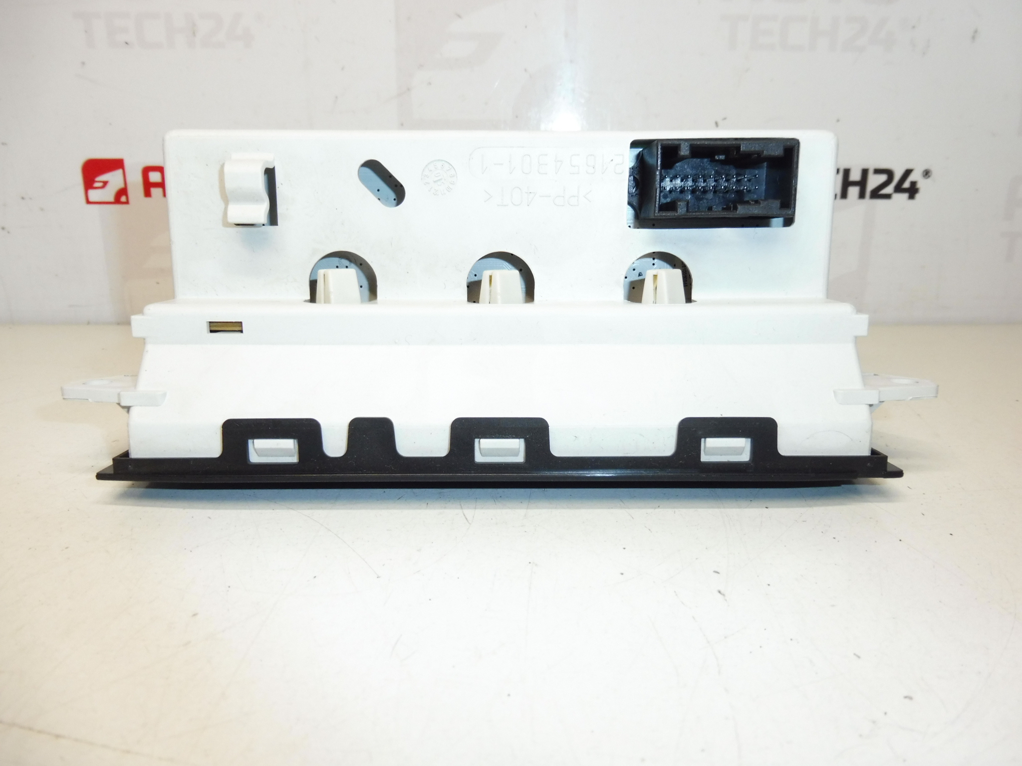 Wyświetlacz radia i komputera Peugeot 1007 9648634177 6563XE