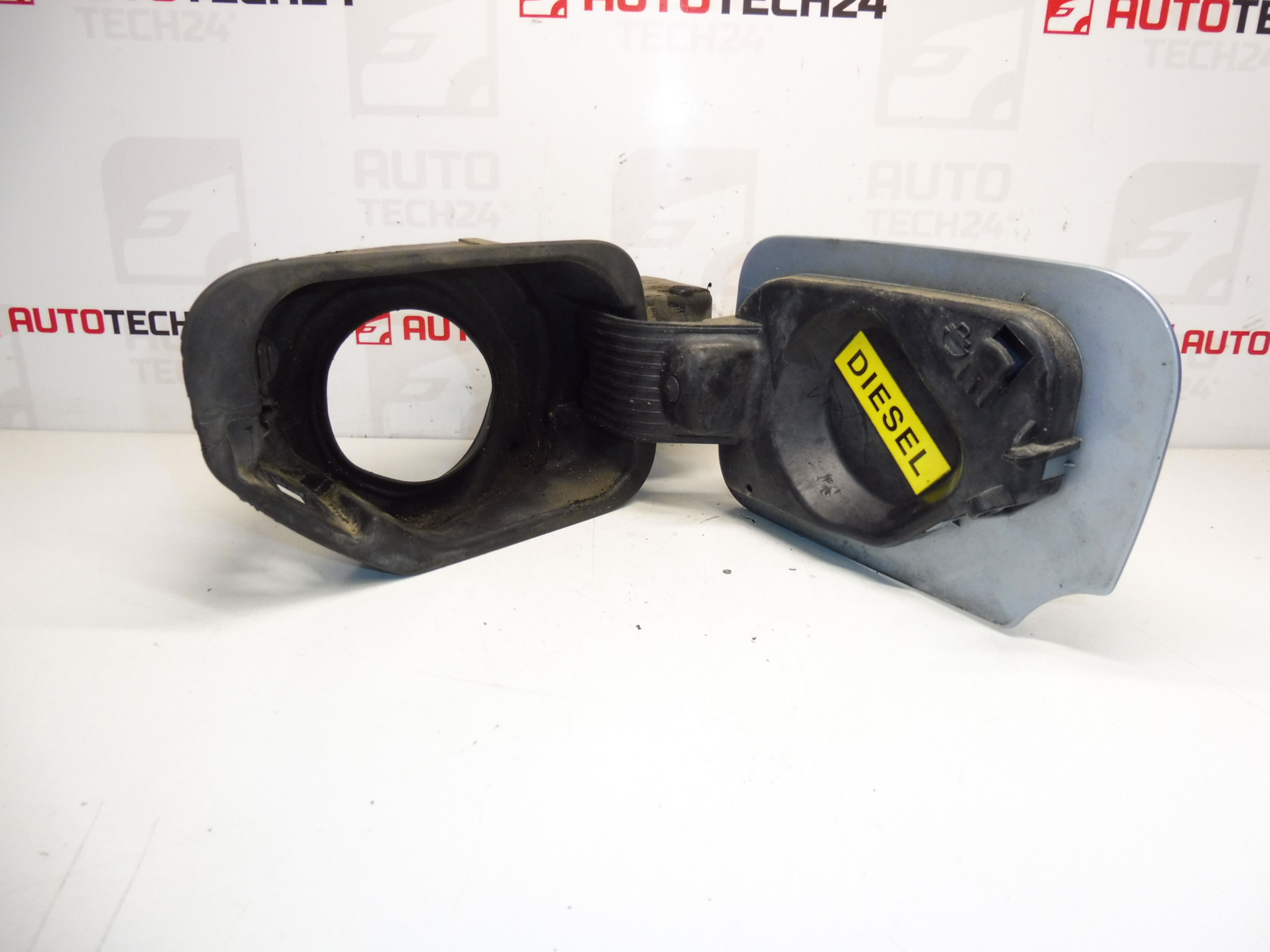 Korek zbiornika Peugeot 407 1517A6 151877 EYLC