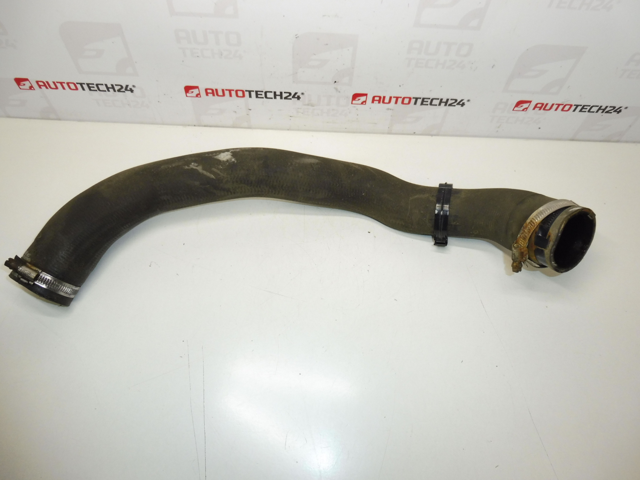 Przyłącze powietrza 1.5 HDI Citroën Peugeot 9820100680