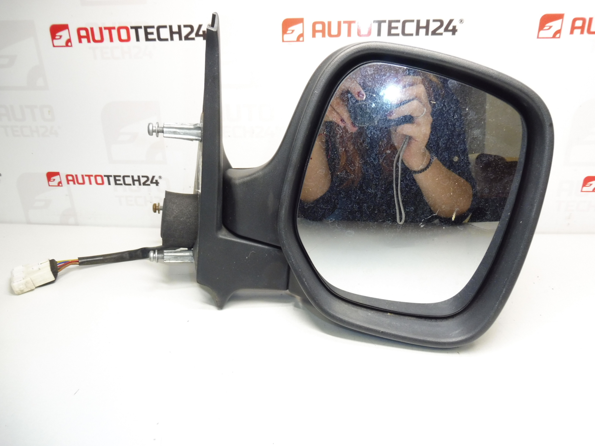 Lusterko prawe elektryczne Citroën Berlingo II 8153HS