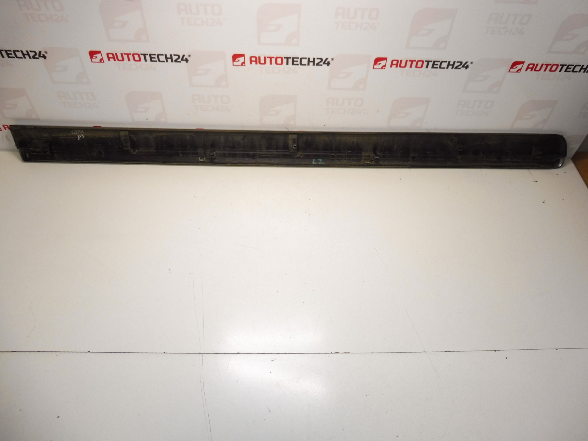 Listwa drzwi tylnych lewych Citroen C8 Peugeot 807 KTQ 1401029977 8546W2