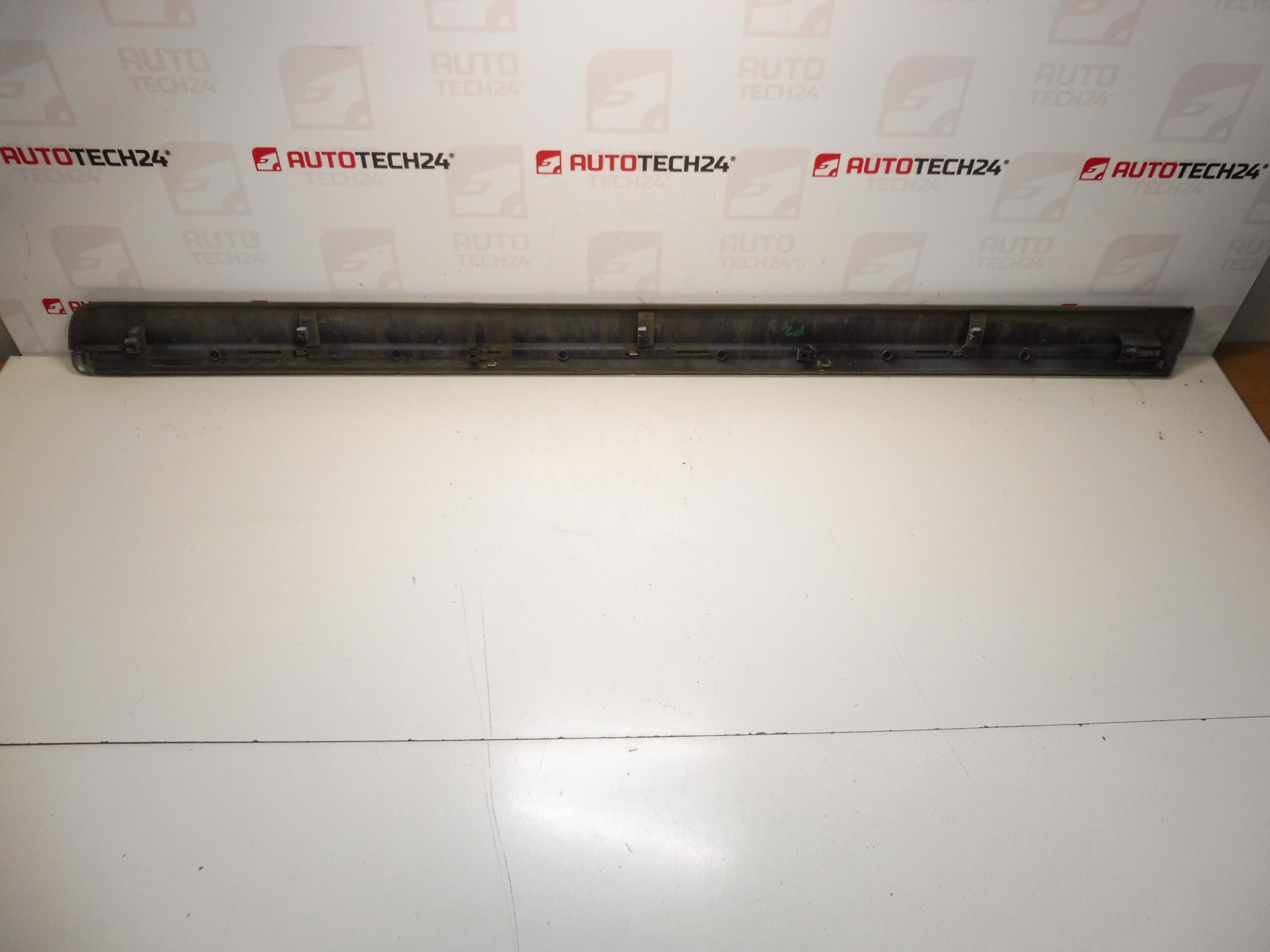 Listwa drzwi tylnych prawych Citroen C8 Peugeot 807 KTQ 1401029677 8546W3