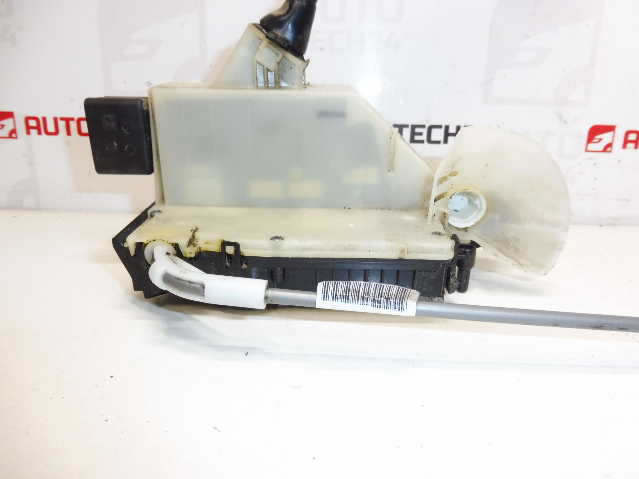 Zamek drzwi przednich lewych Citroën C4 DS4 5-drzwiowy 9685351380 9135HQ