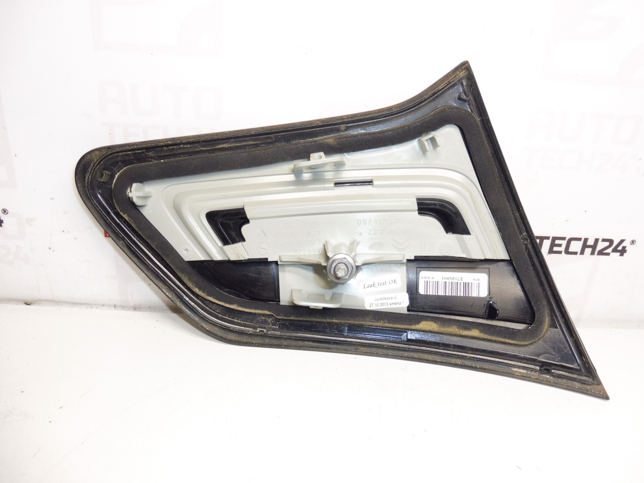 Ramka ozdobna lampy tylnej prawej Citroën C4 II 9808624780