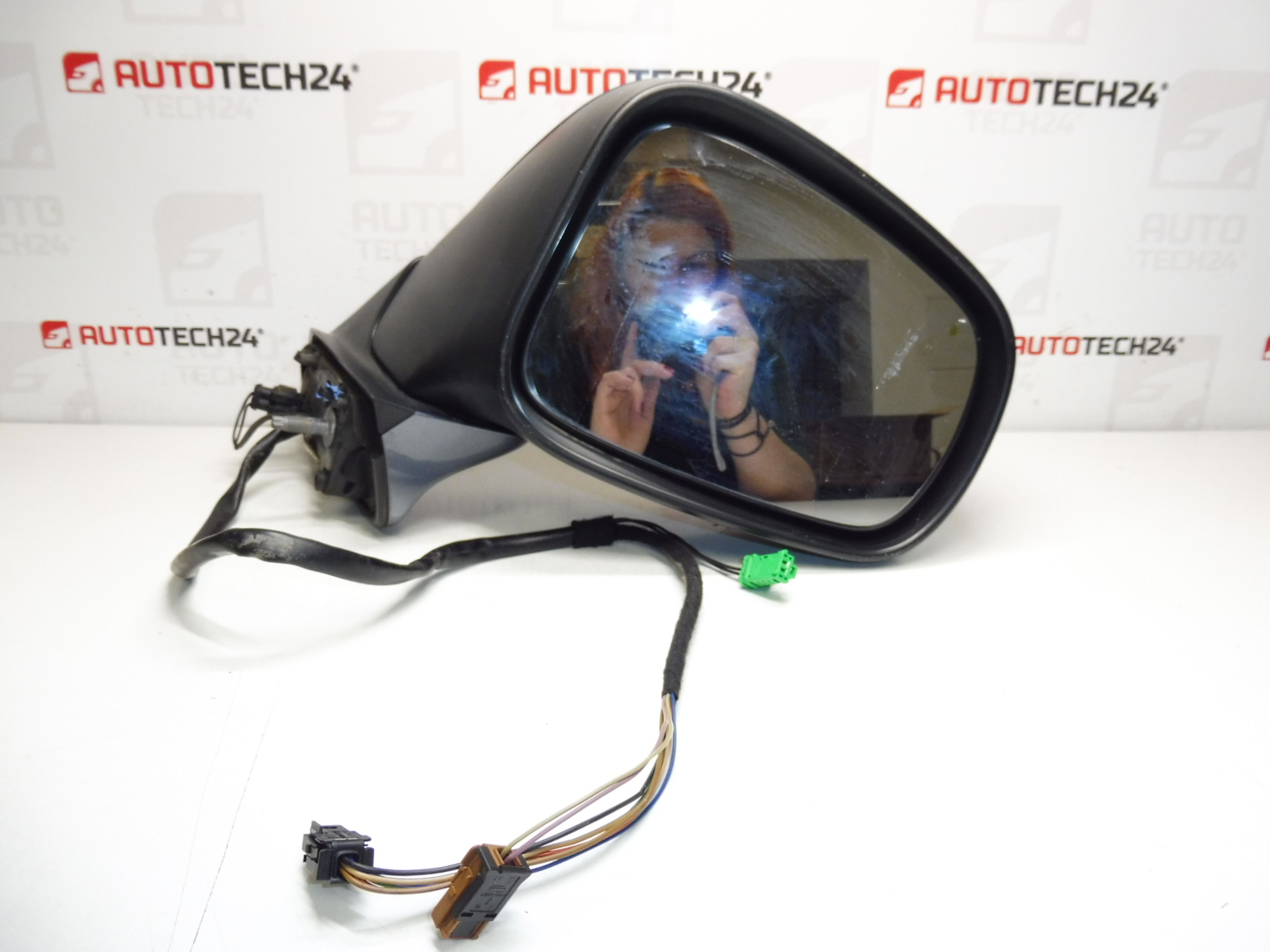 Lusterko wsteczne pasażera EZW Citroën Peugeot 14400785ZW 8154CR