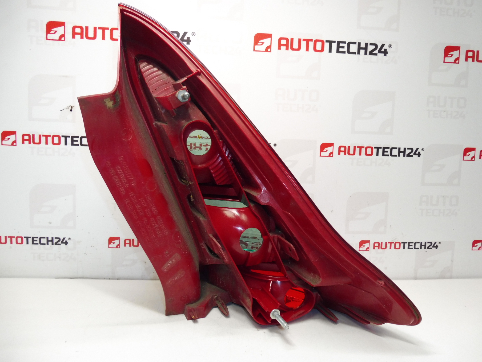 Lewa tylna lampa światło Citroën C4 3 drzwi bez gniazda 9646801777 6350T6