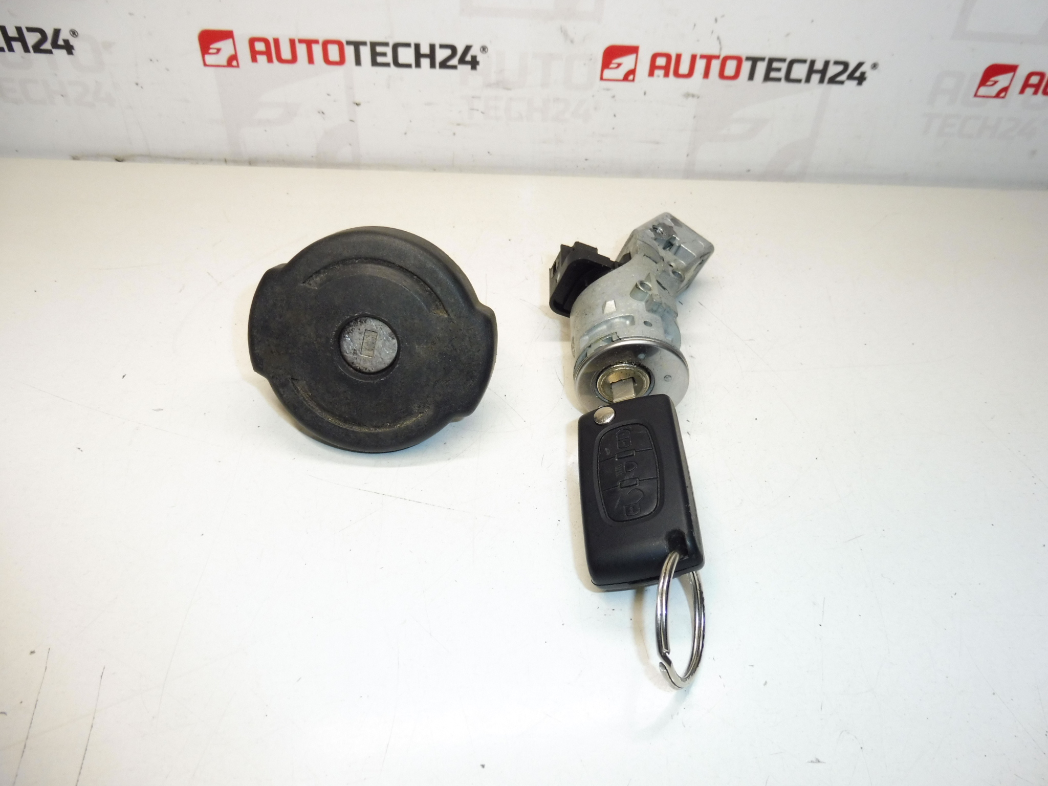 Czapka zbiornika + 1 Citroën C4 4162EA Key