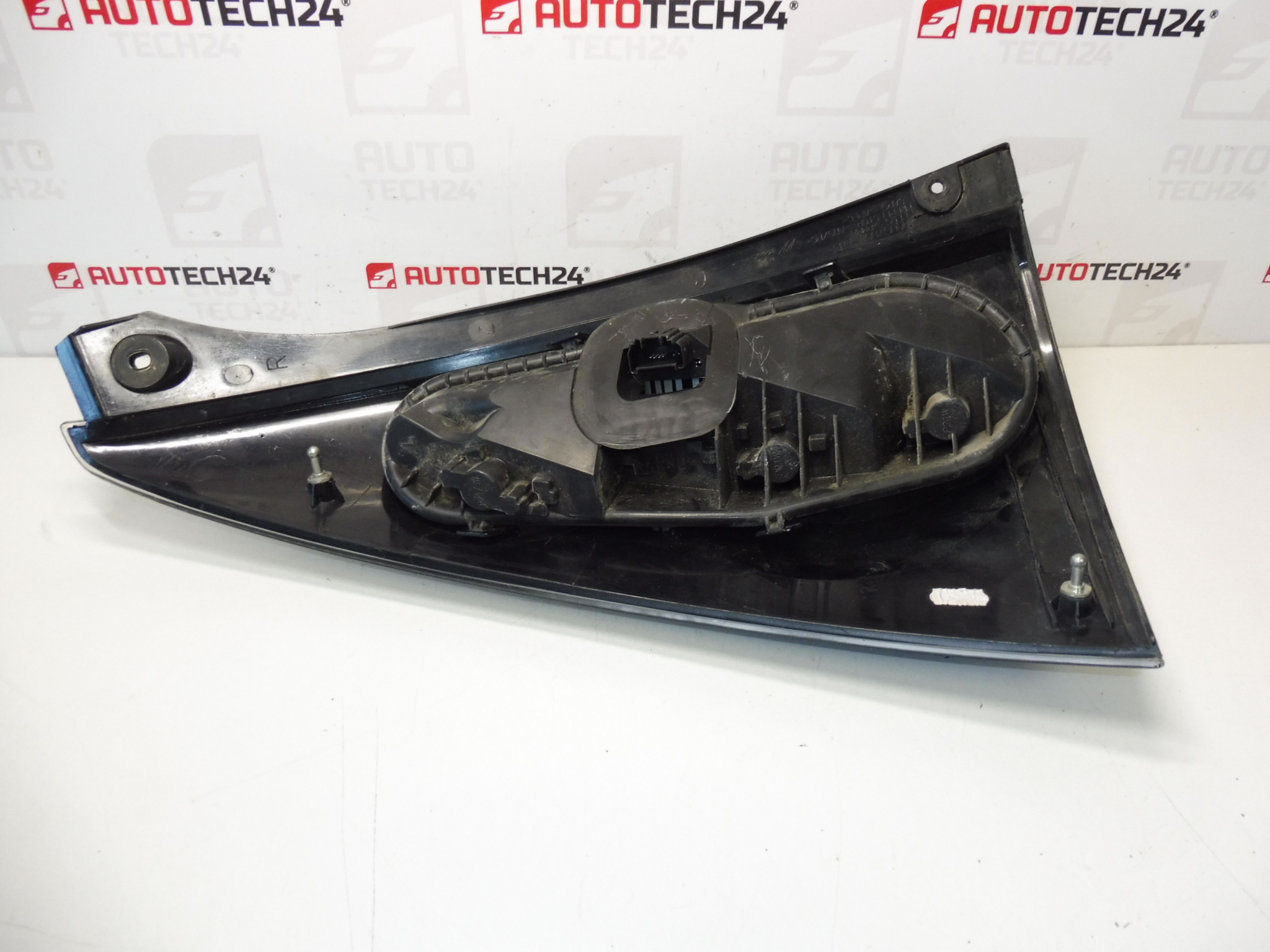 Lampa prawa tylna Citroën C1 81550-0H060 6351x8