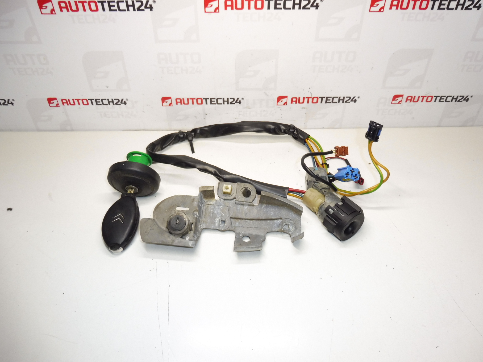 Komplet zamków + jeden klucz Citroën C5 01-07 4162Z0 4162CE