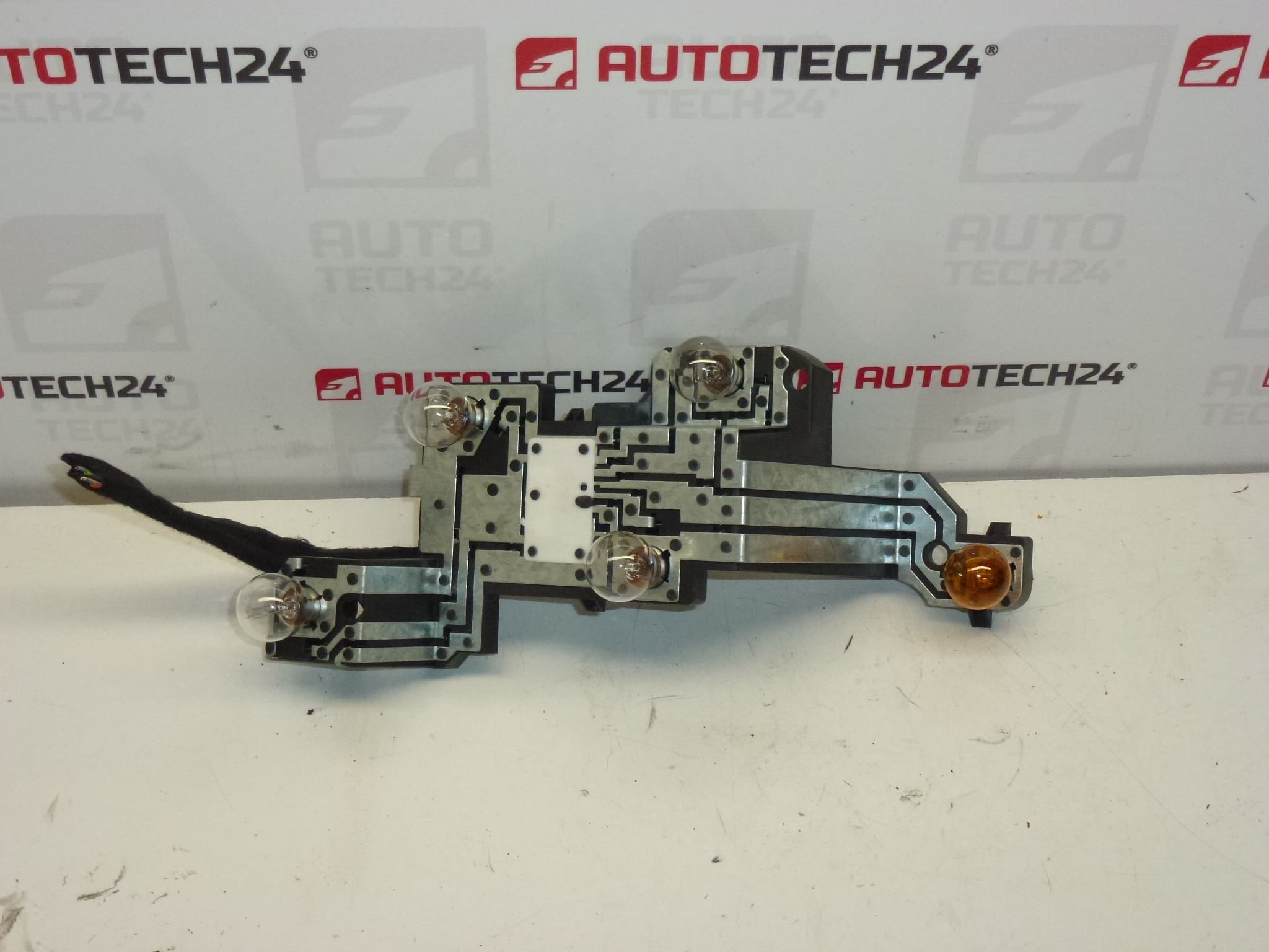 Gniazdo z okablowaniem lampy tylnej prawej Peugeot 407 sedan 6351GE