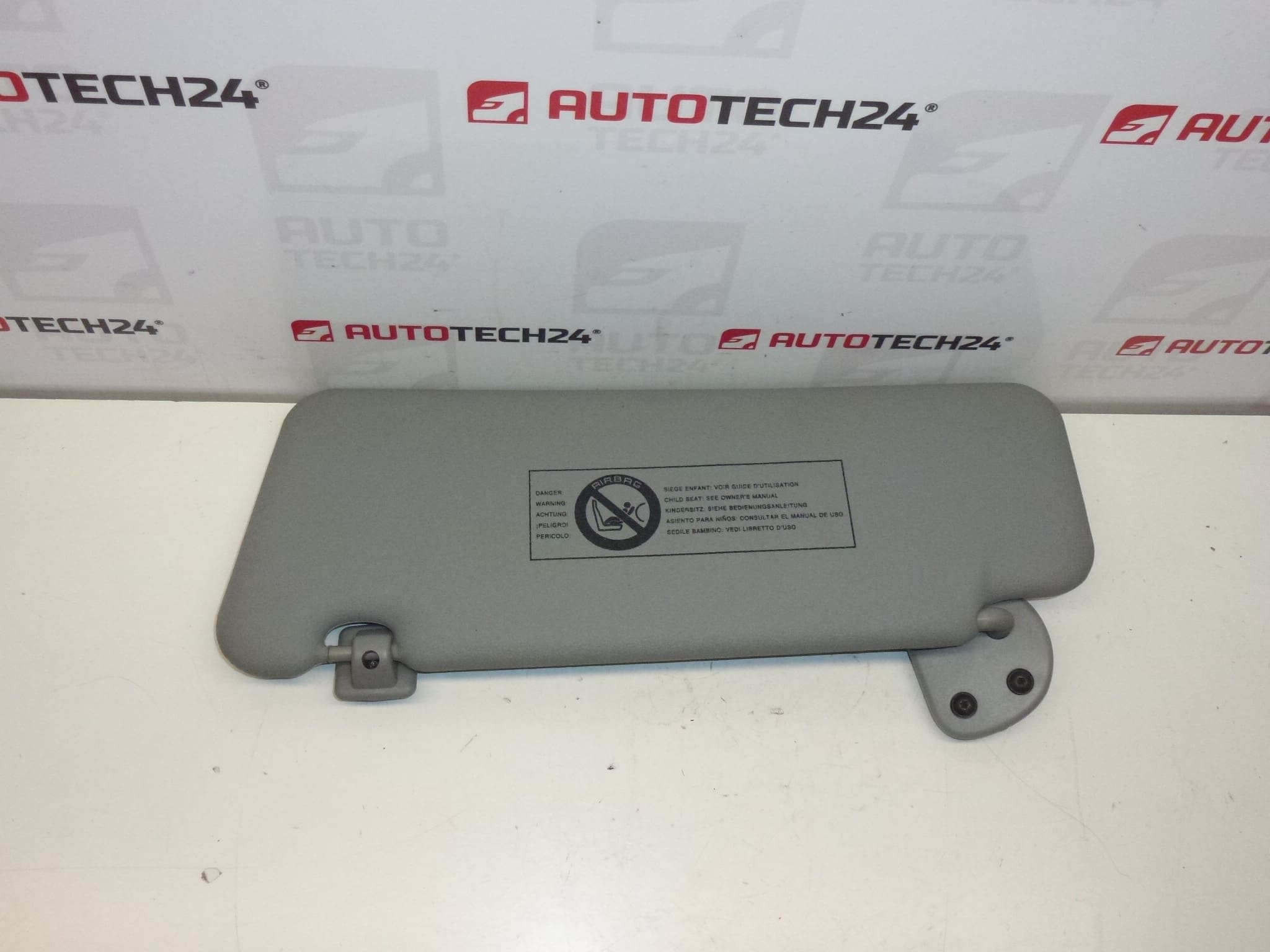 Osłona przeciwsłoneczna prawa Citroën Xsara 8143ER