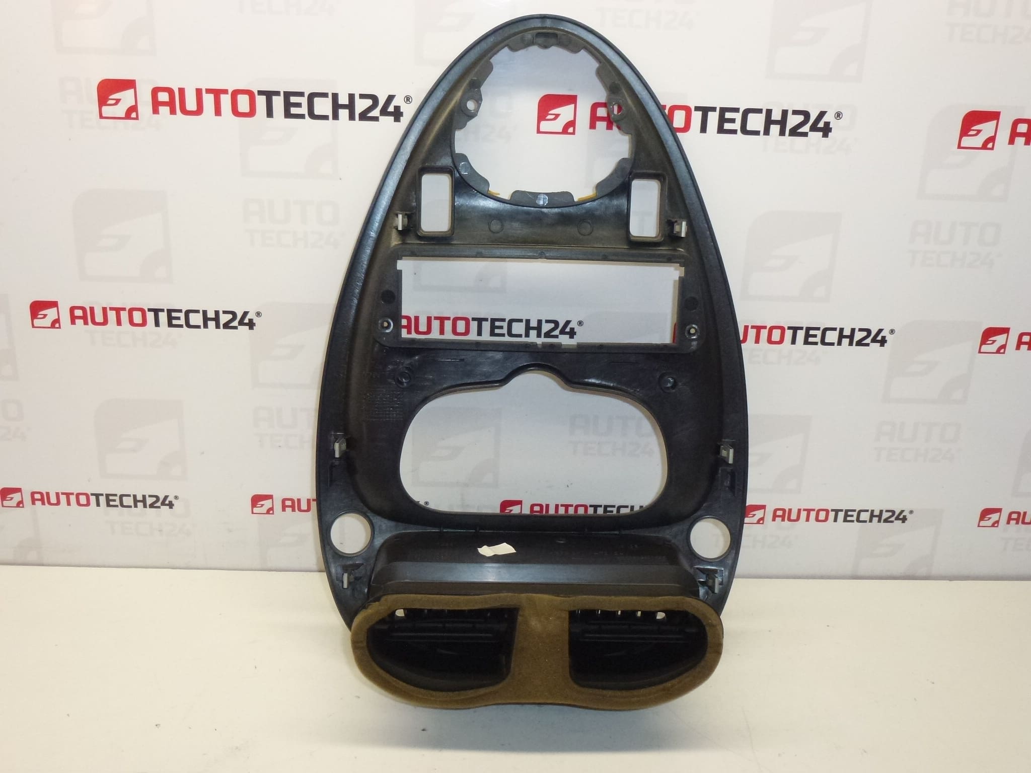 Ramka radia z wentylatorami Citroën Xsara Picasso 9631315877 8211C7
