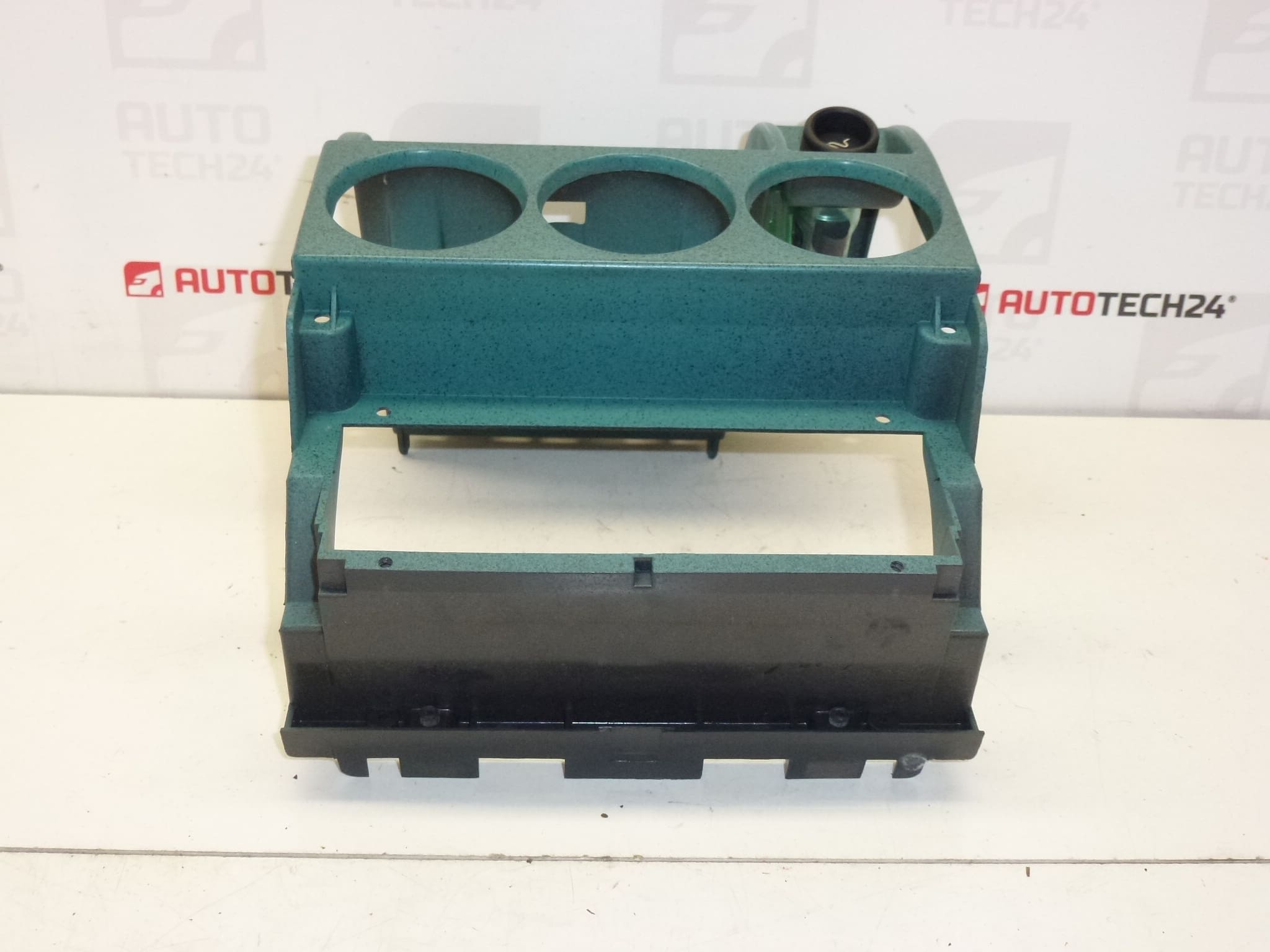 Panel deski rozdzielczej Citroën Berlingo I i Peugeot Partner I 9602991677 8203LA