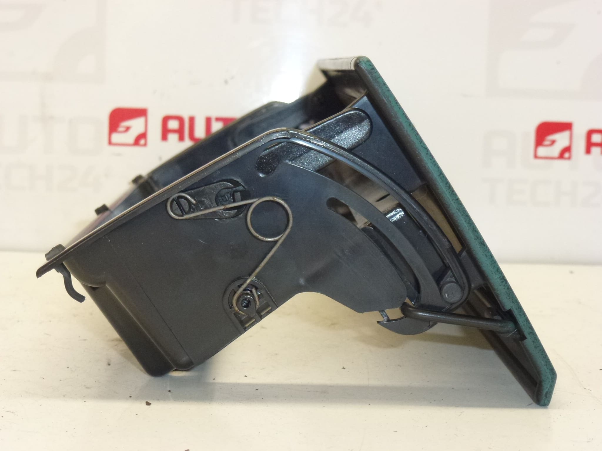 Uchwyt radia Citroën Berlingo I i Peugeot Partner I 8212EM