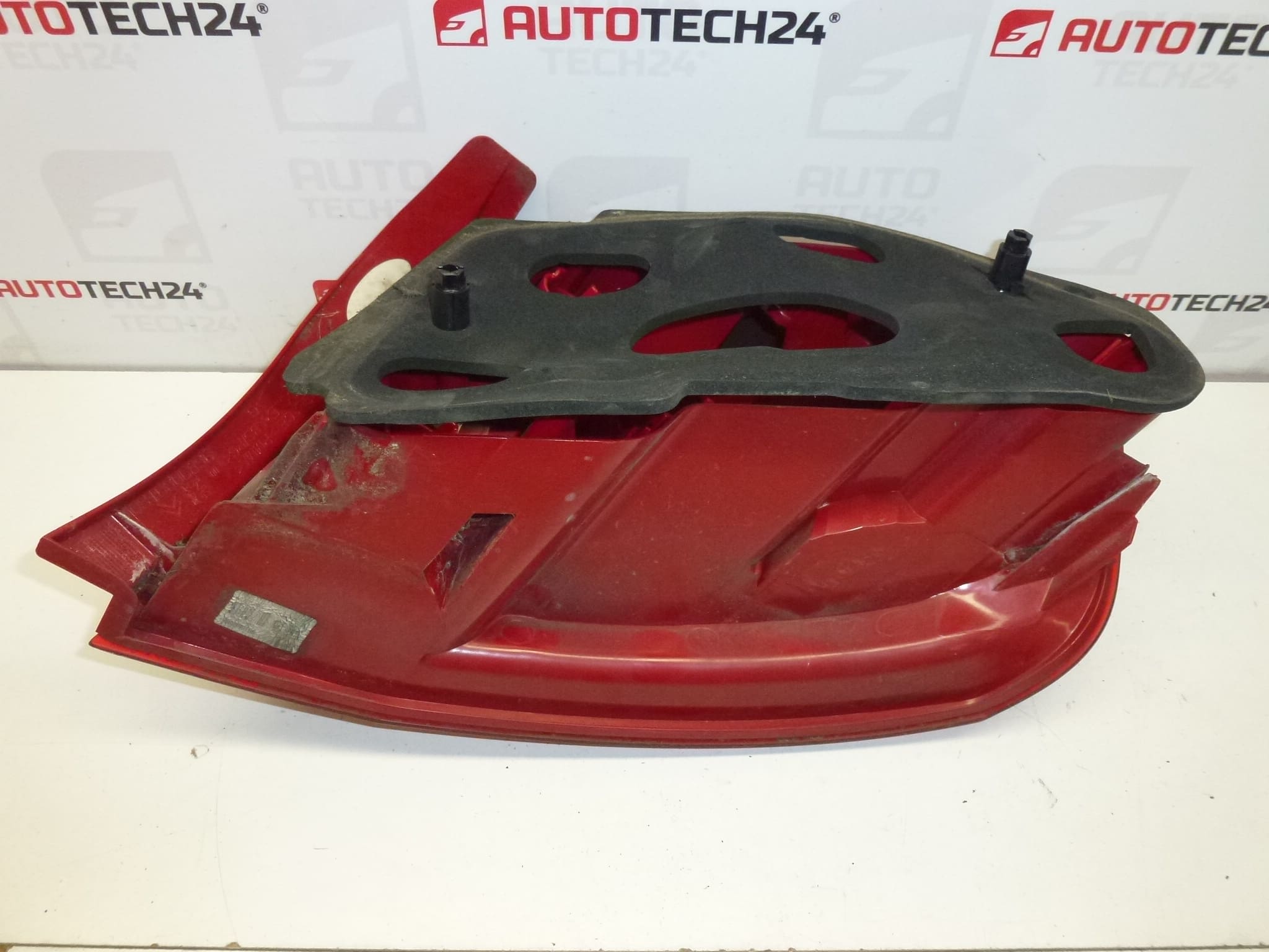 Lampa tylna lewa Peugeot 407 sedan 6350KM