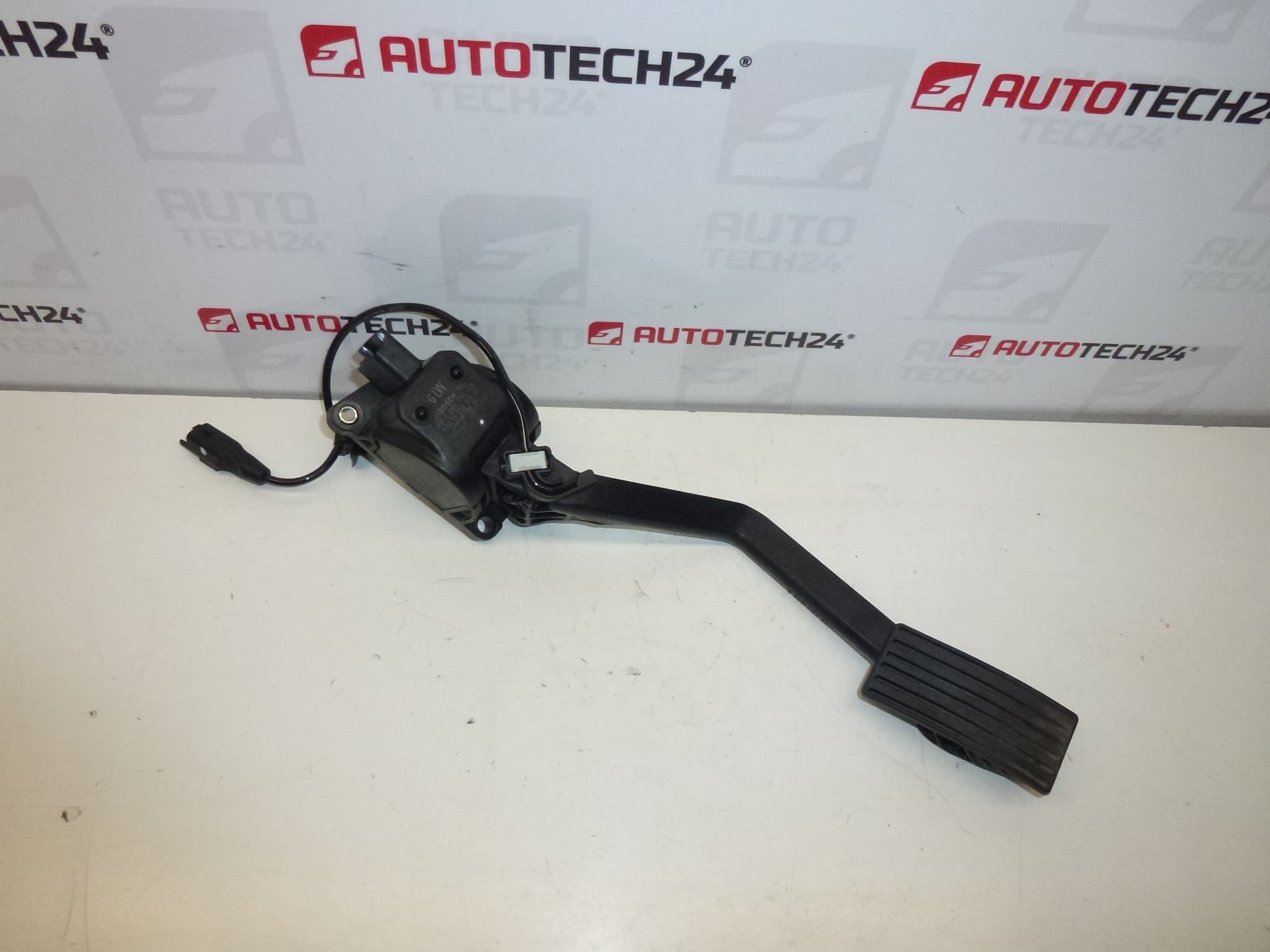 Pedał gazu Citroën Peugeot Bosch 1601Z0 1601EK