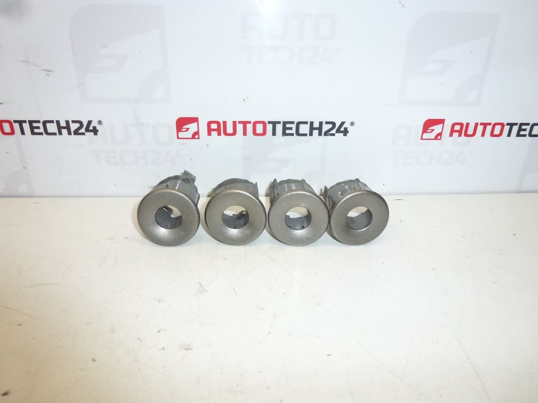 Zestaw wsporników czujnika parkowania Peugeot 407 7414FW