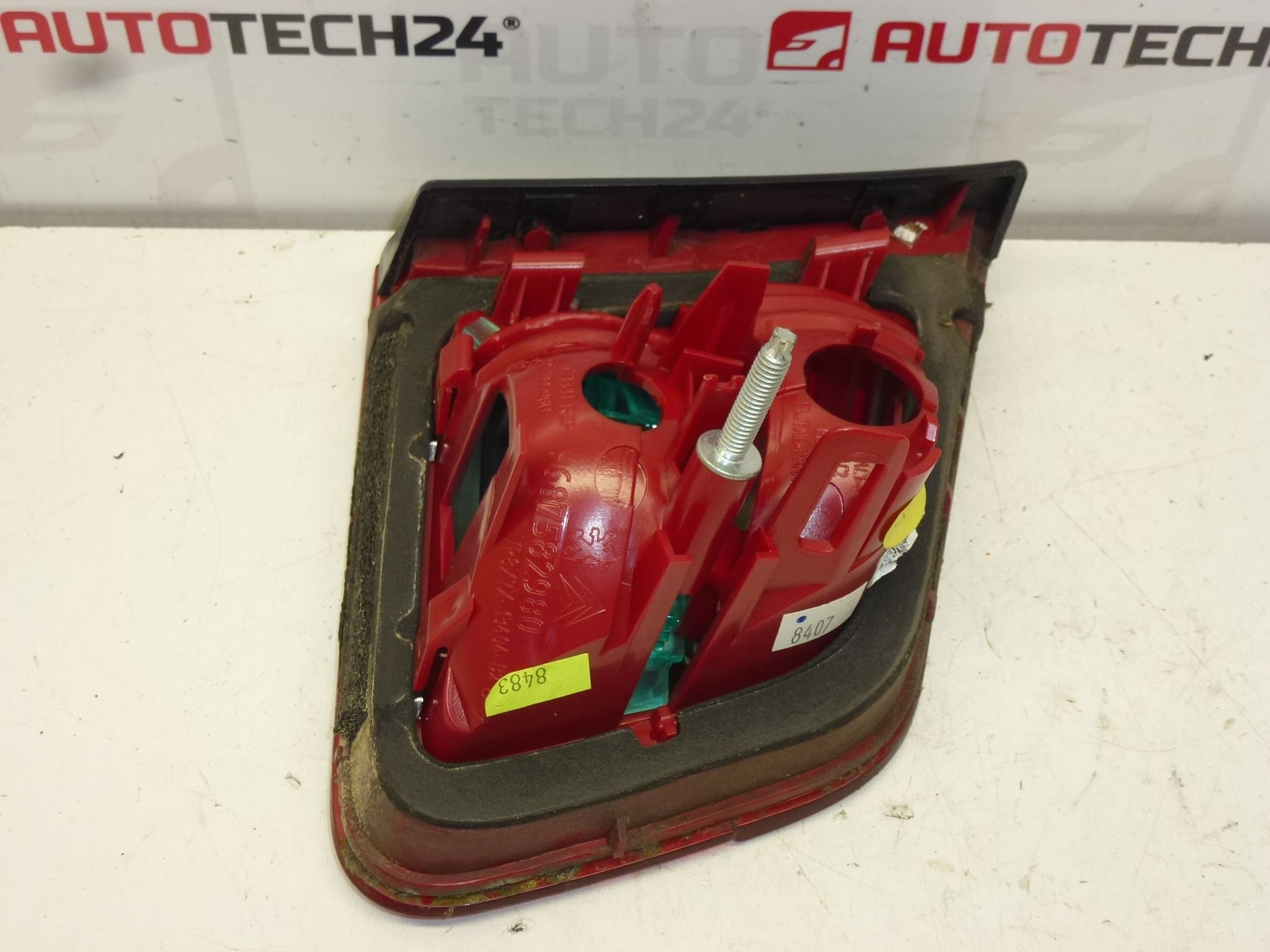Lampa tylna prawa wewnętrzna Citroën C5 X7 sedan 9687582980 6350EX