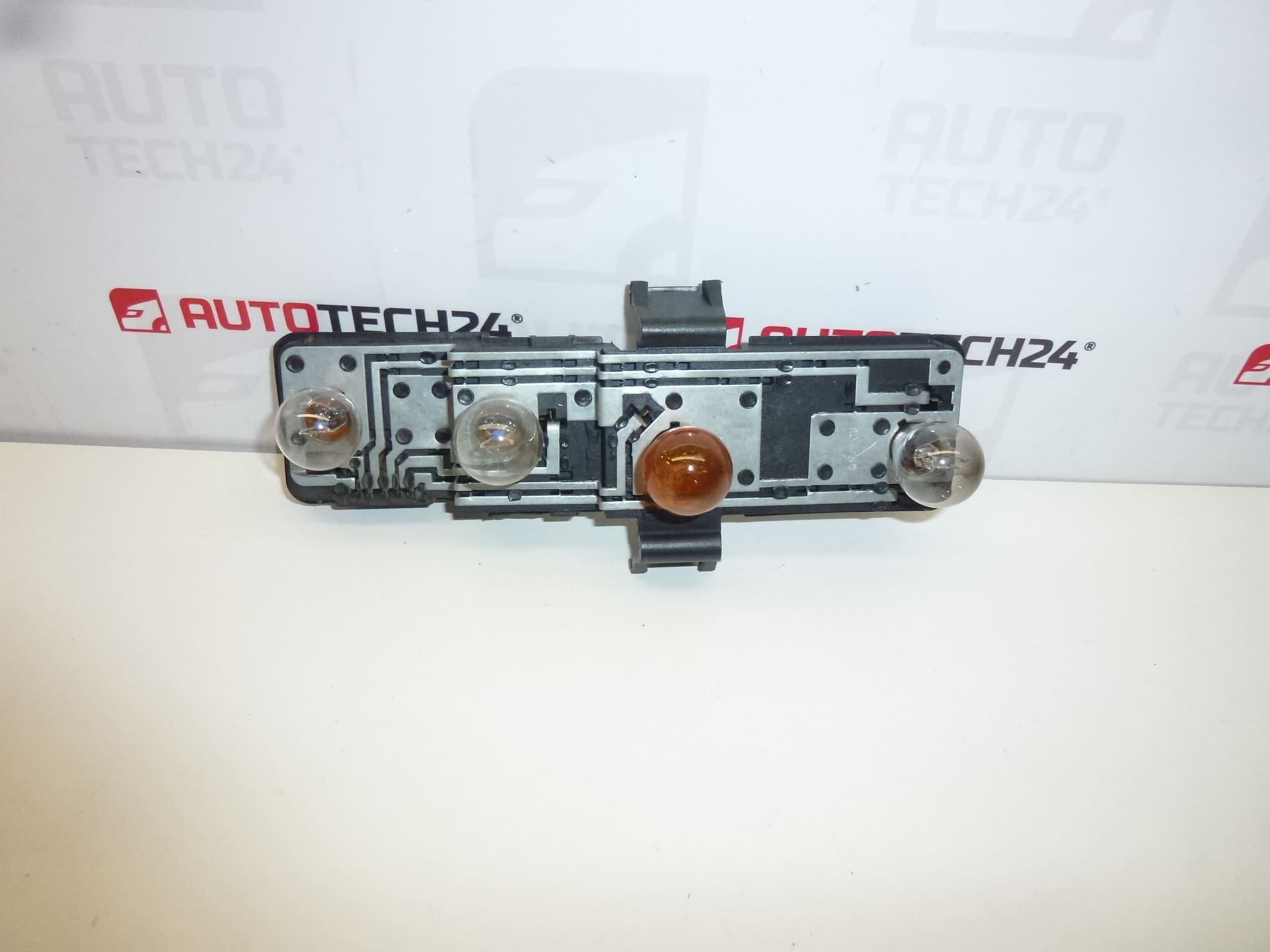 Baza lewa tylna lampa Citroën Xsara Picasso 6350N0 6350T2