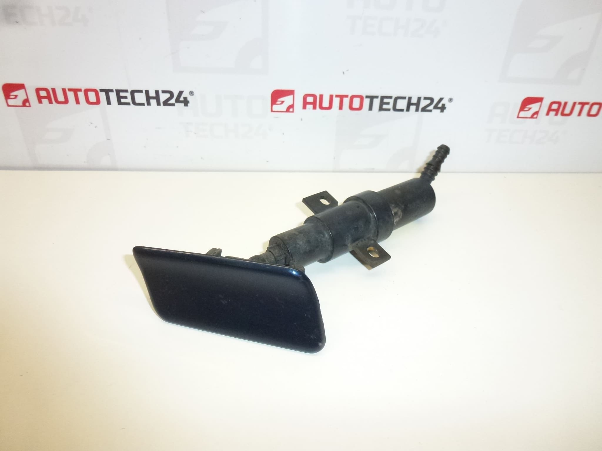 Spryskiwacz reflektora prawy Peugeot 406 0308011013 1852454016 6438F0