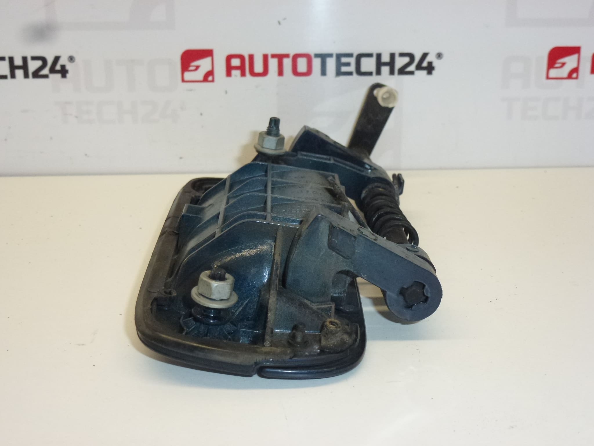 Klamka drzwi przednich lewych Peugeot KMPD 9101H2 9621858877