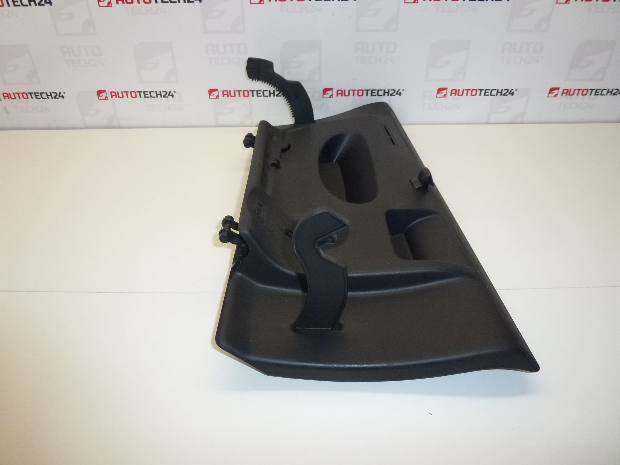 Schowek na rękawiczki Citroën C4 8218N1