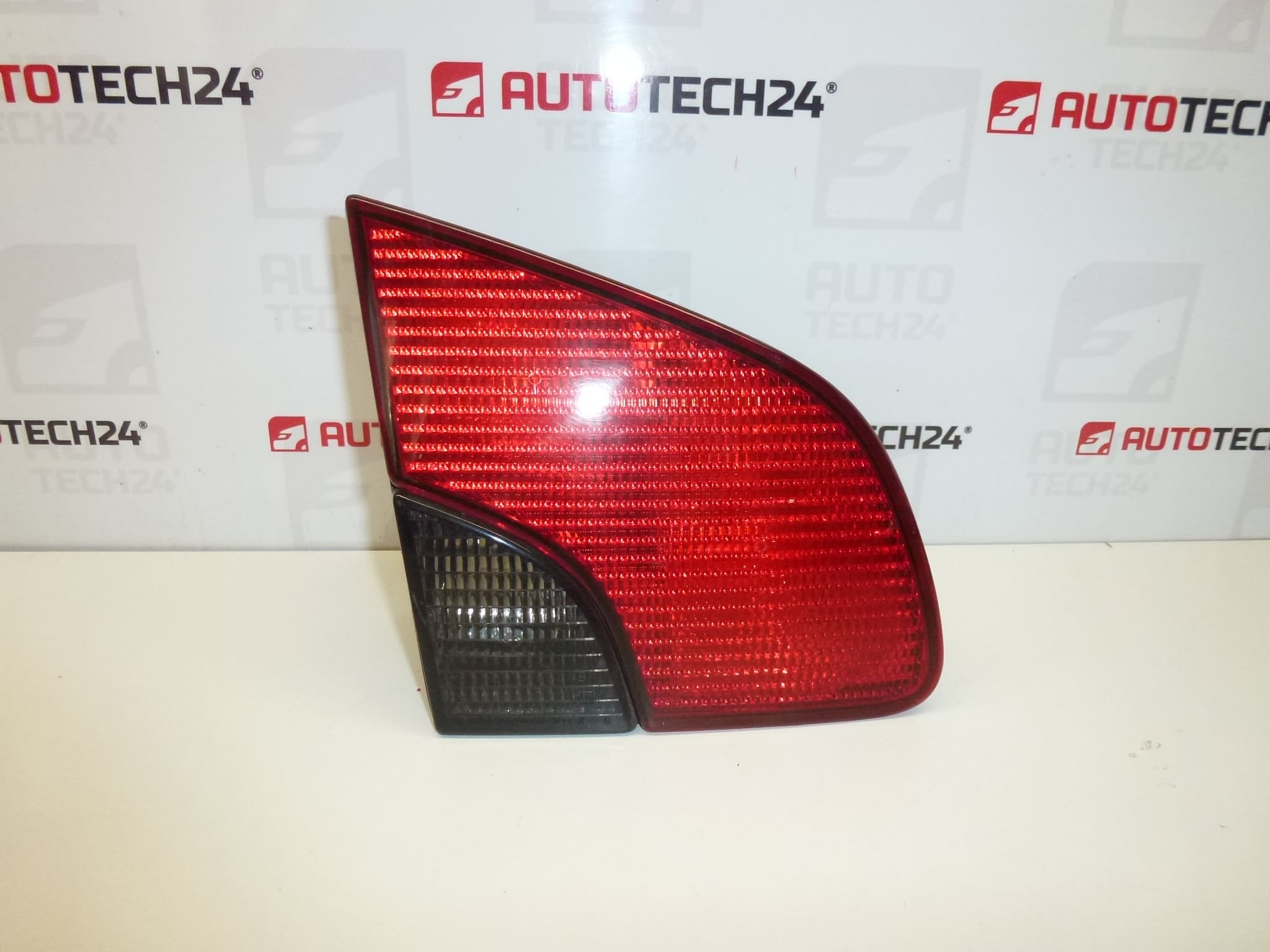 Lampa wnętrza lewa tylna Peugeot 406 COMBI 6350H6