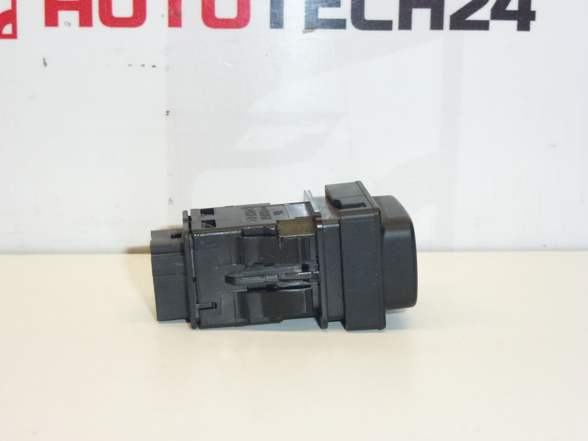 Przełącznik asystenta parkowania Citroën Peugeot 96553139XT 6590Z7