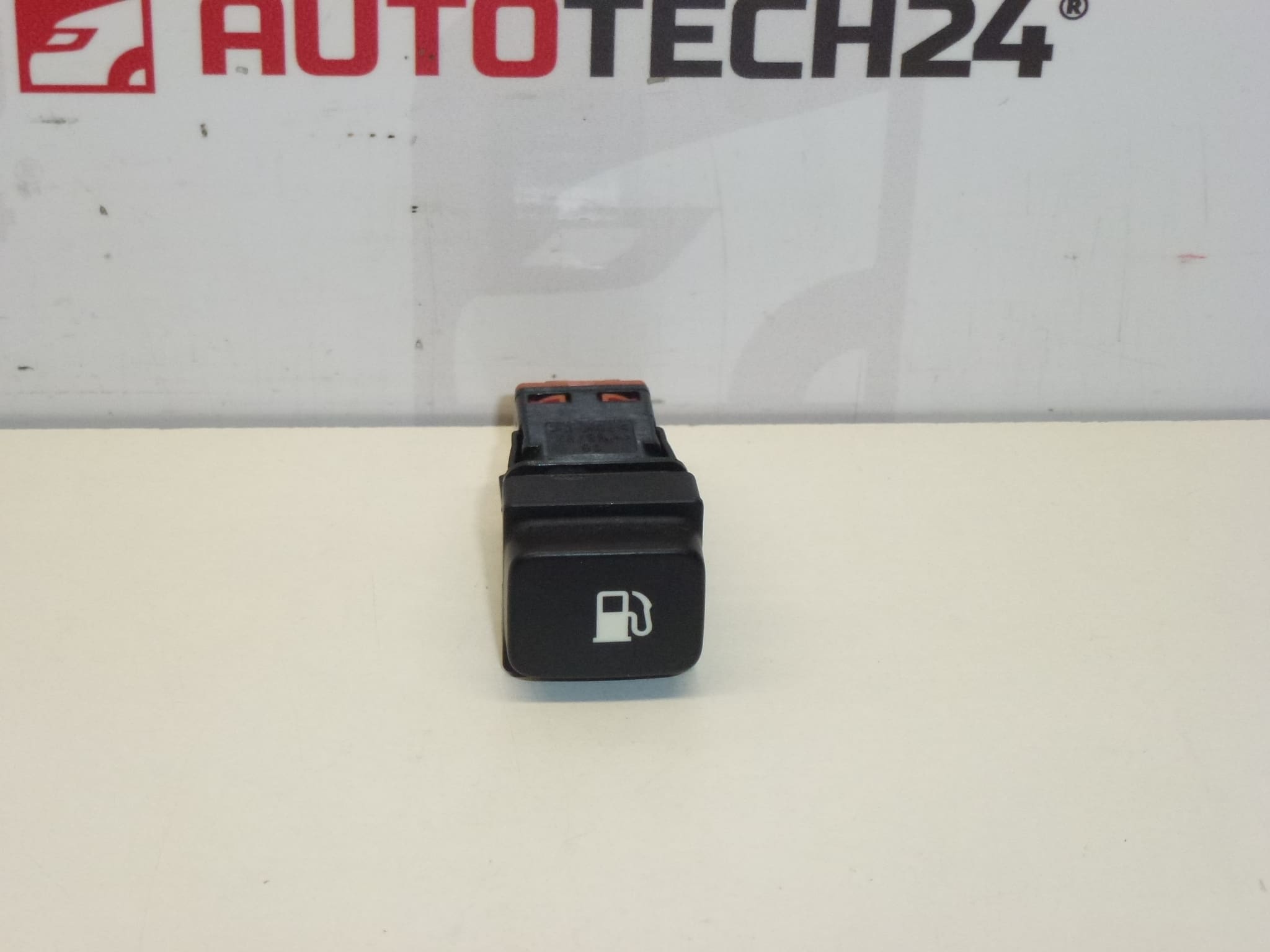 Przełącznik otwierania zbiornika paliwa Citroën Peugeot 96530658XT 6554YA