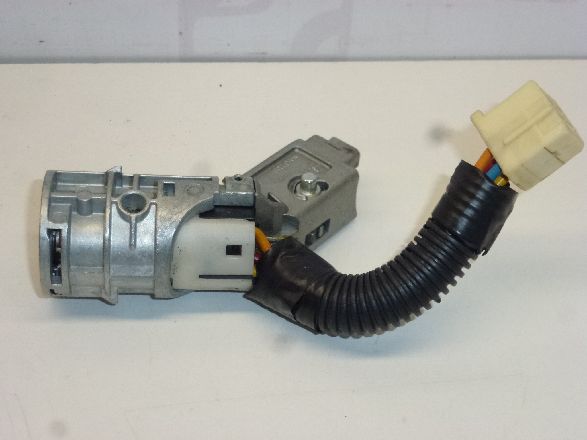 Skrzynka rozdzielcza i 2 płytki Citroën C1 Peugeot 107 4162FK