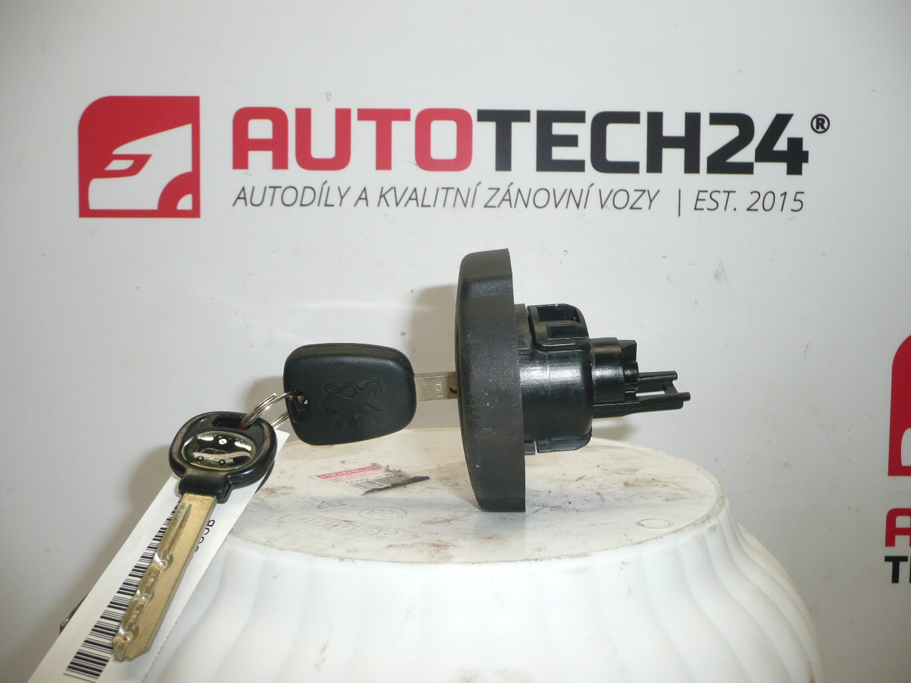 Korek wlewu paliwa z kluczykiem Citroën Peugeot 1508L7