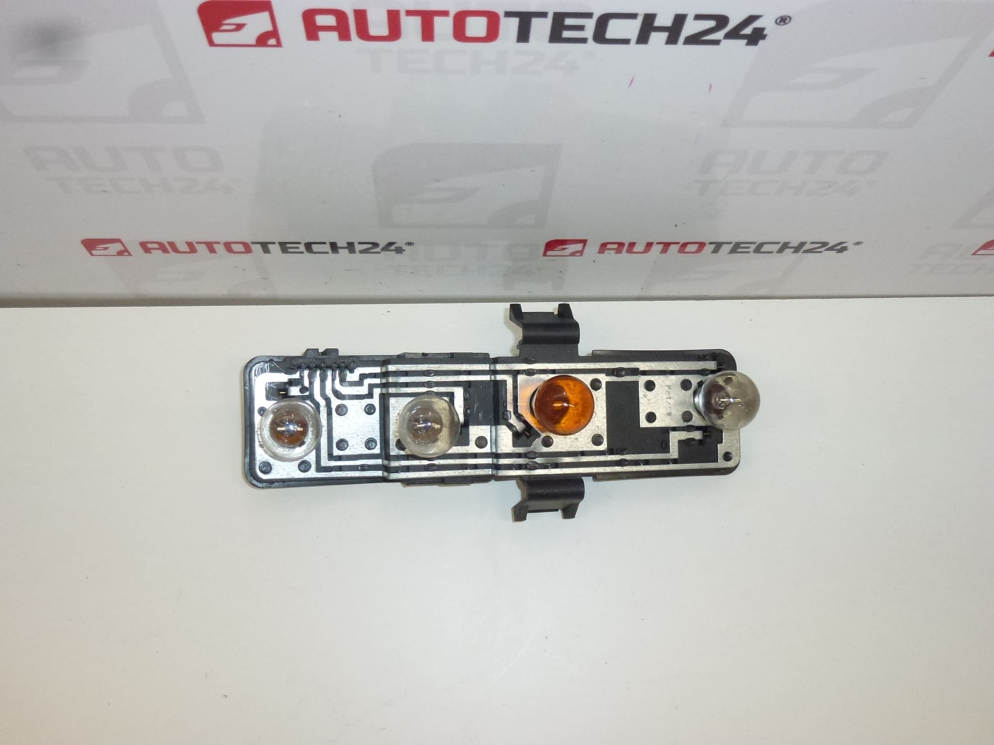 Gniazdo lampy tylnej prawej Citroën Xsara Picasso 6351N0 6351T2