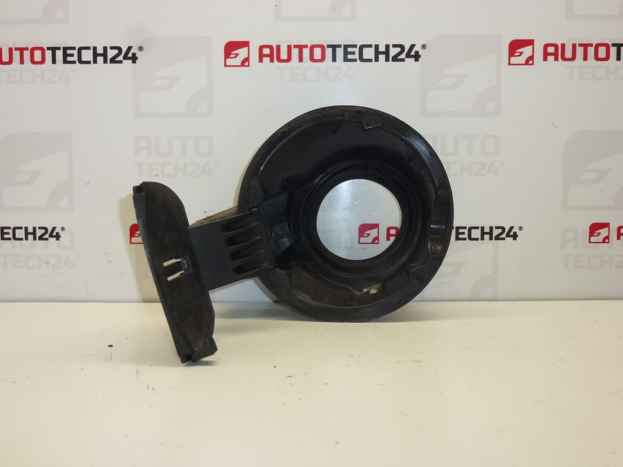 Korek wlewu paliwa Peugeot 207 151896