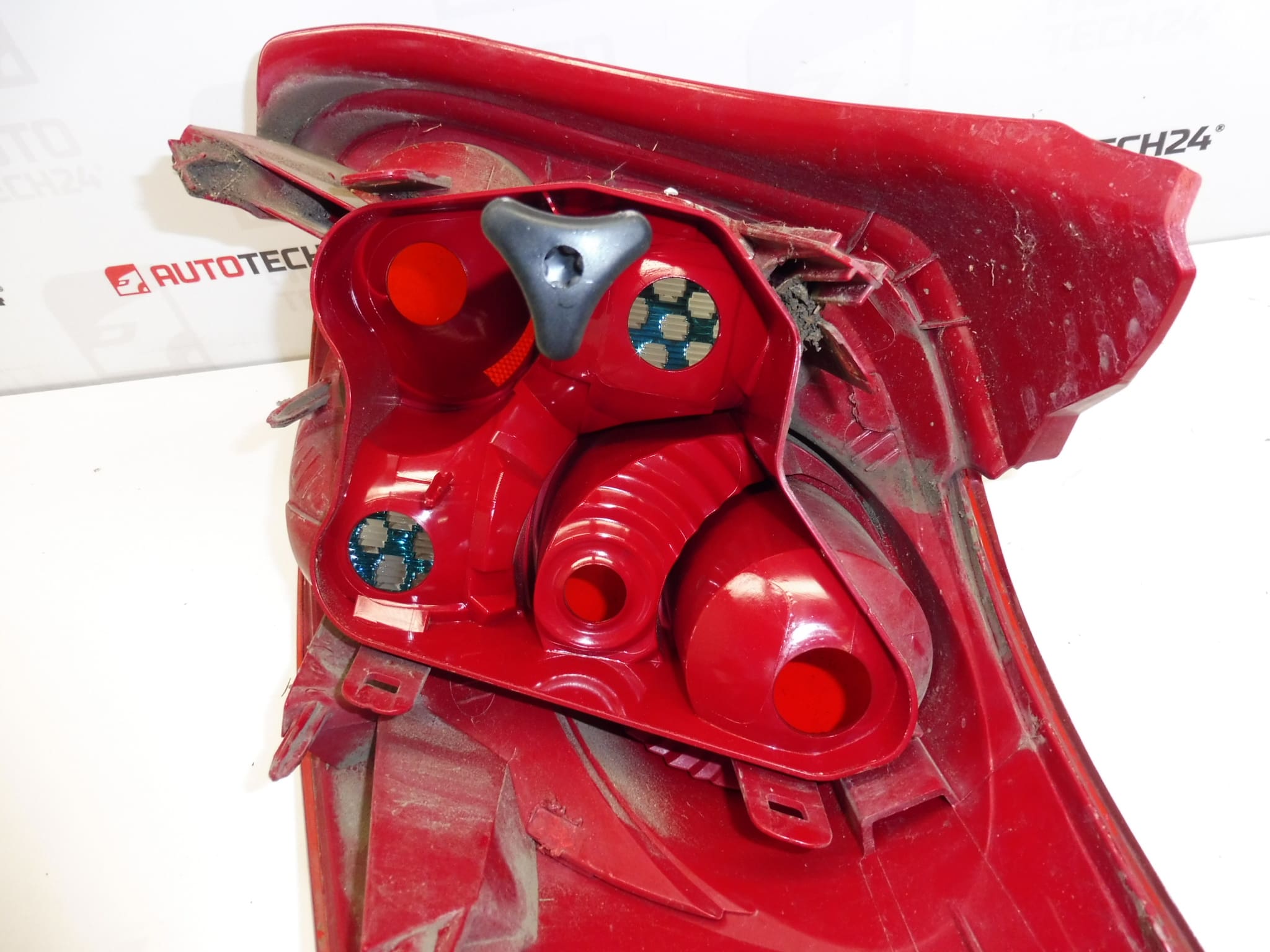 Lewy tylny reflektor Peugeot 207 SW 9680158080 6350CT - obrazek 2