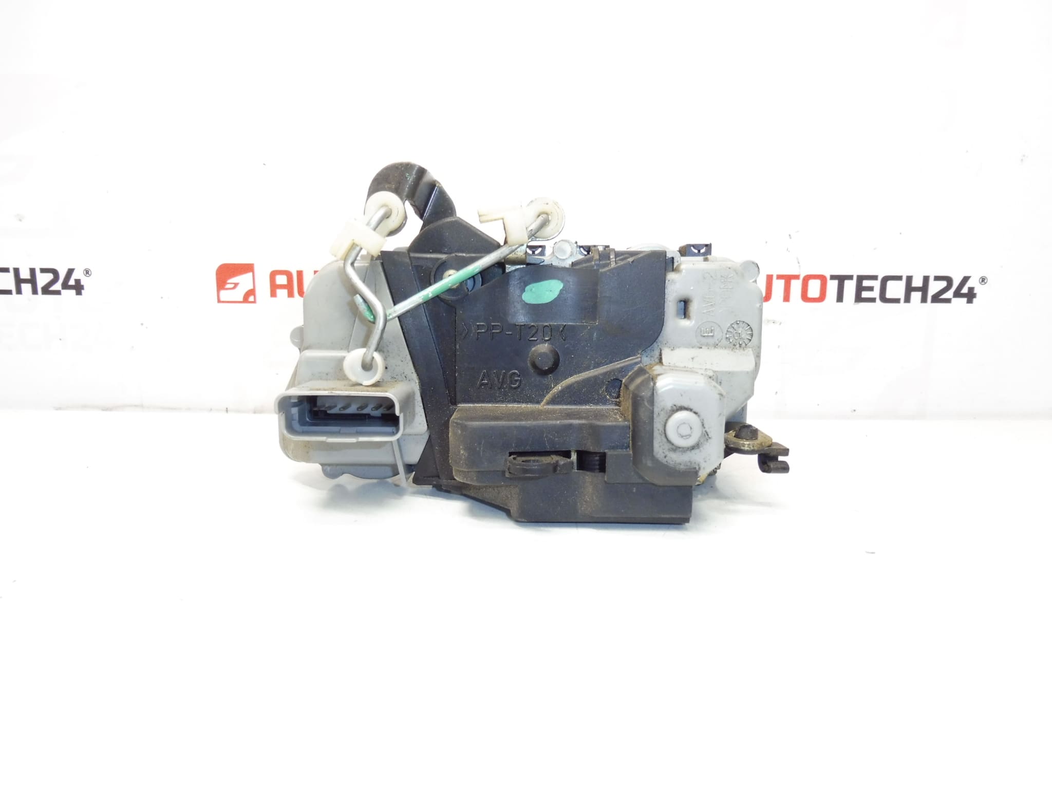 Lokty zamek lewych Peugeot 307 3-drzwiowe 9135K4