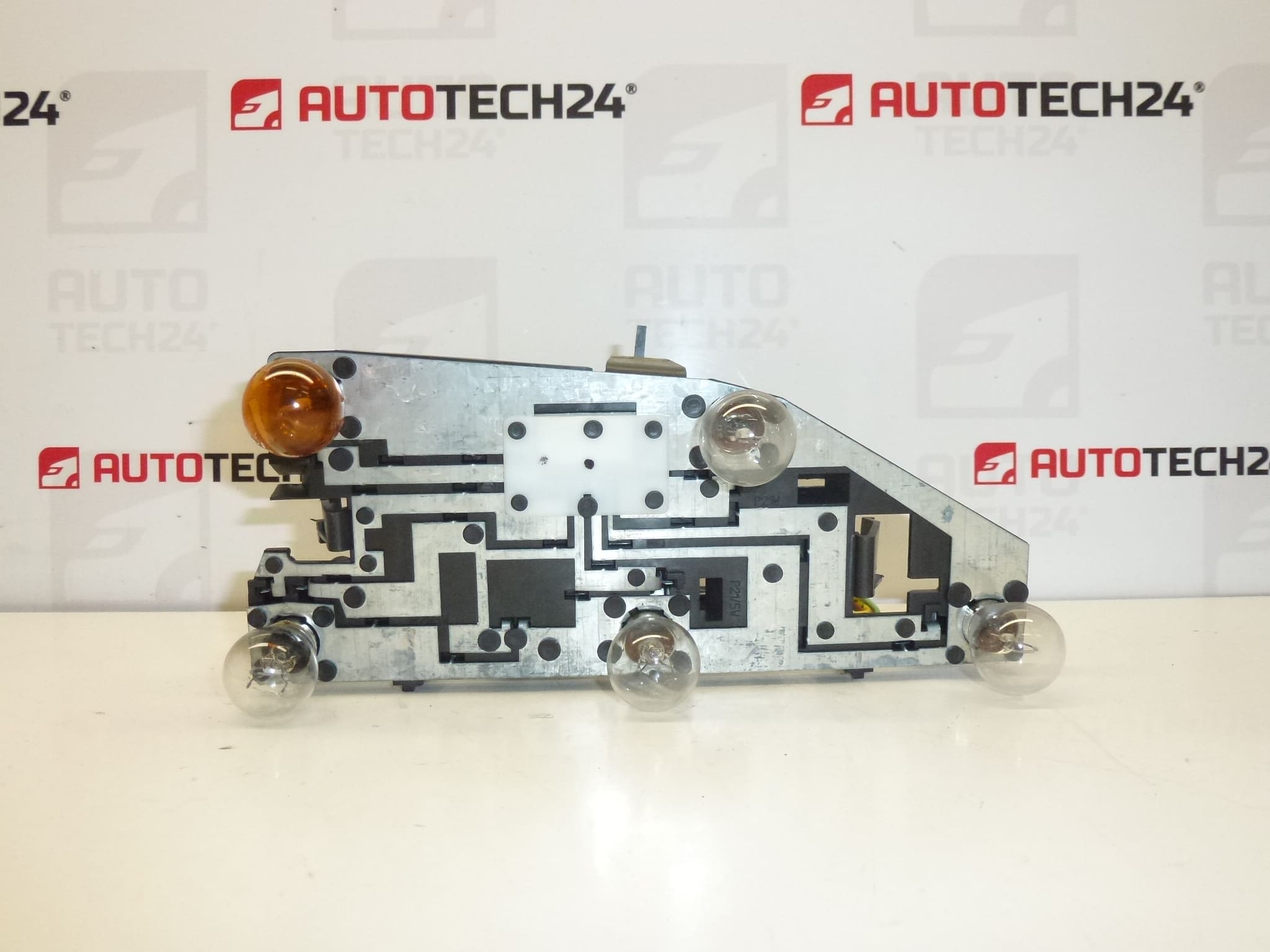 Oprawka lampy tylna lewa Peugeot 406 4 drzwi 9630364877 6350L5