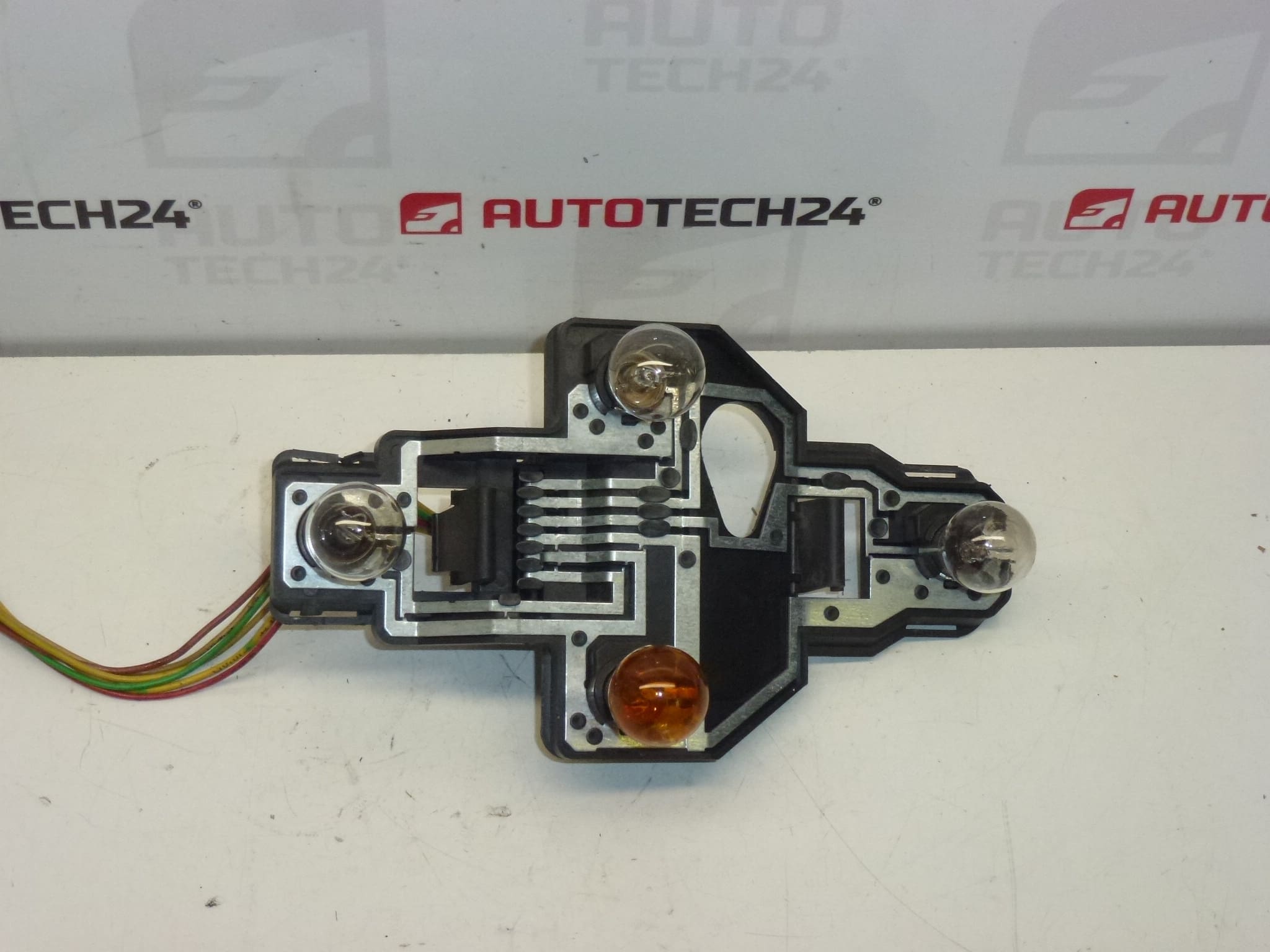 Oprawka lampy tylnej lewa Citroën Xsara Kombi 6350J8