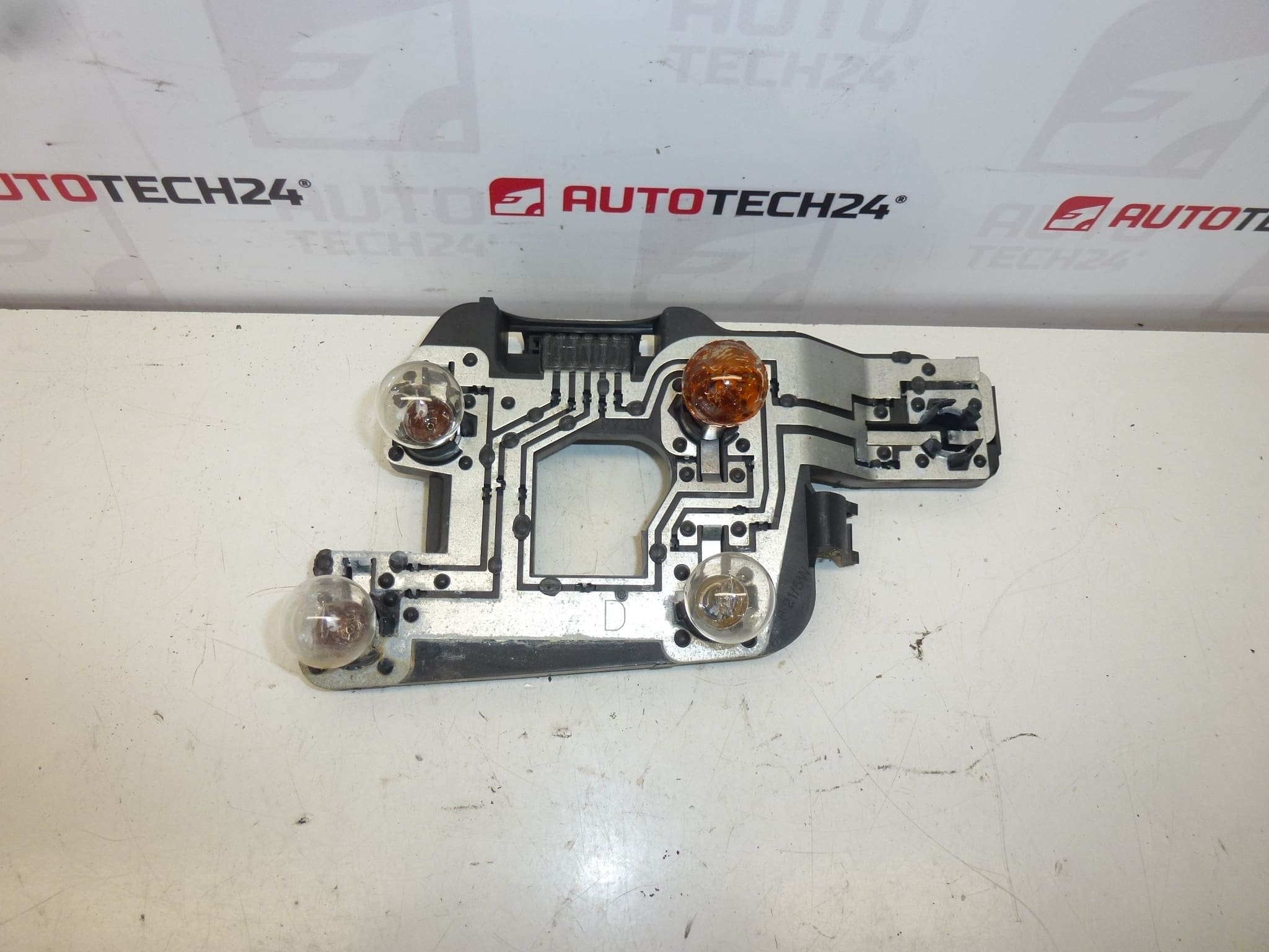 Oprawka lampy tylnej prawej Citroën Xsara 6351P0