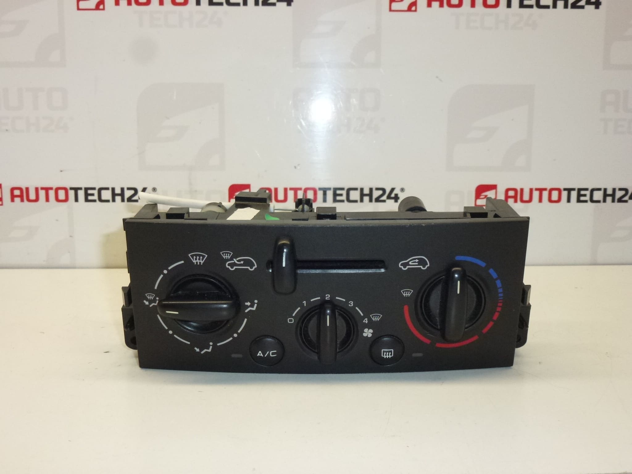 Peugeot 207 sterowanie ogrzewaniem klimatyzacji N102079B 6451TK