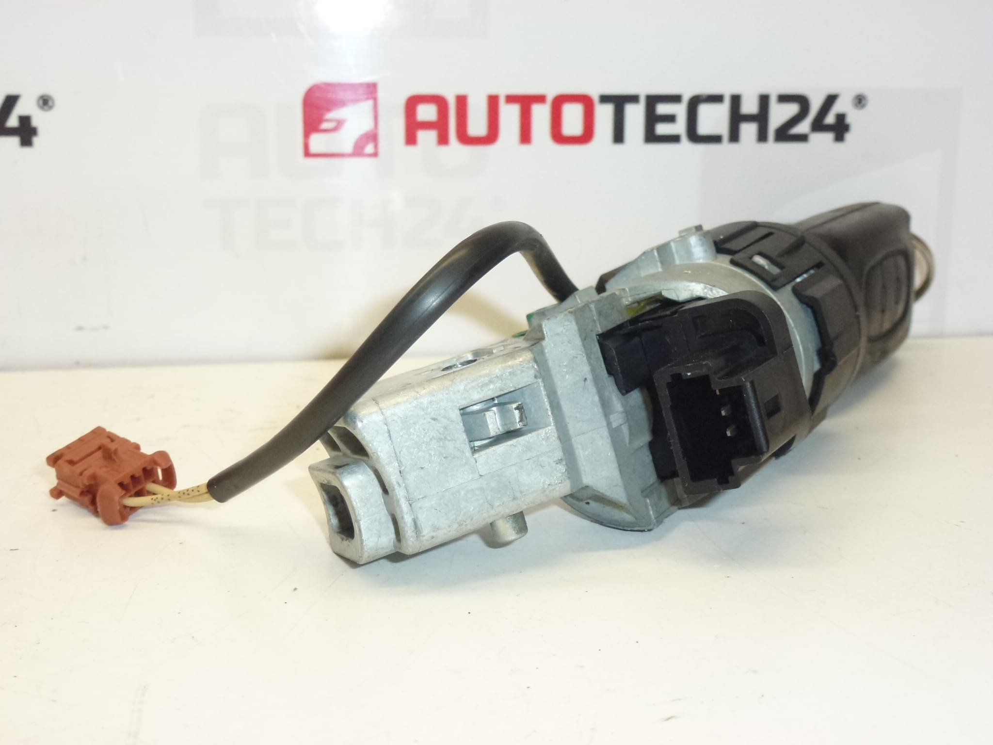 zamek do drzwi i dwa kluczyki Citroën Peugeot 4162EQ 4162EA