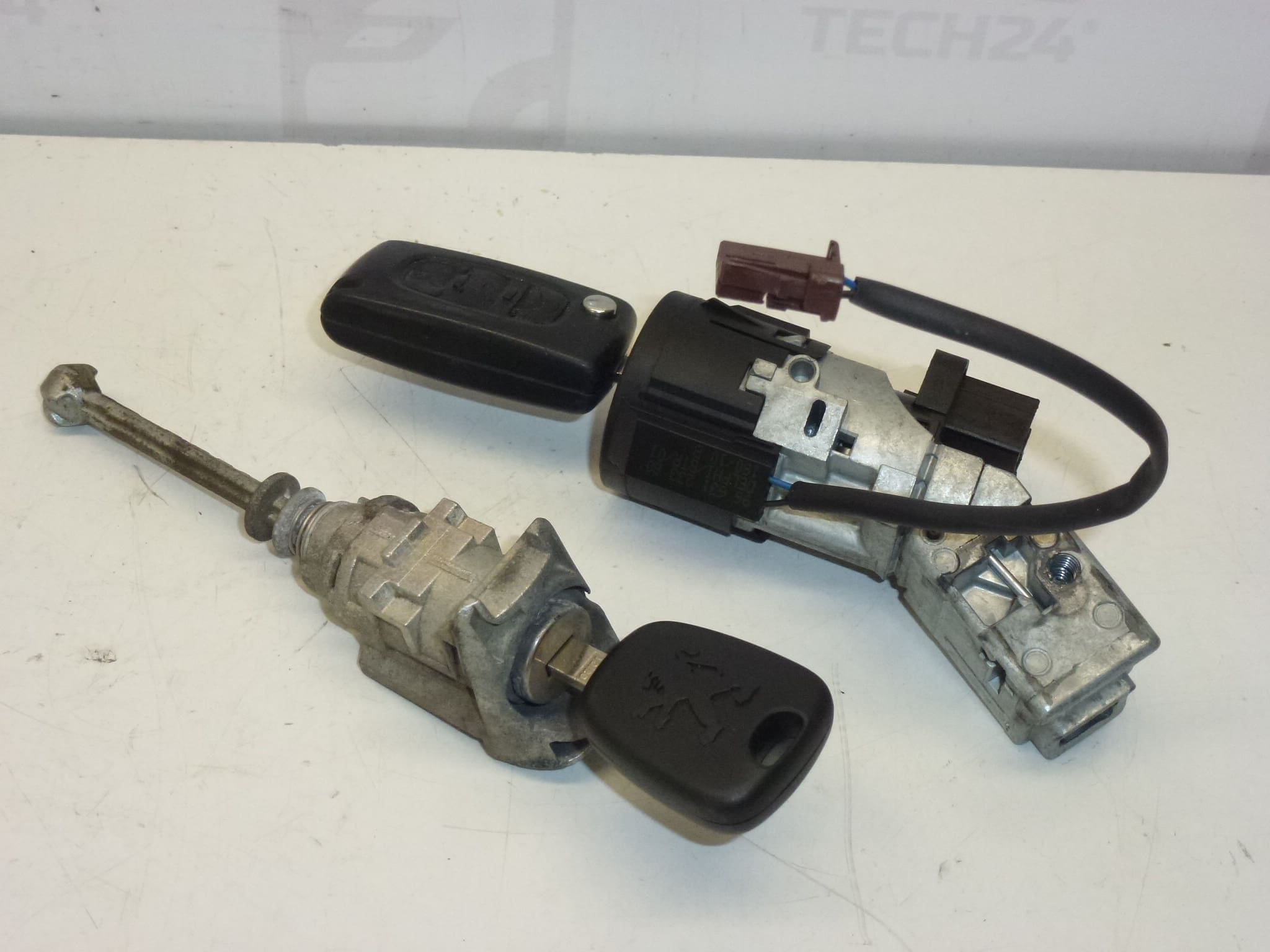 zamek drzwi i 2 klucze Citroën Peugeot 4162SP