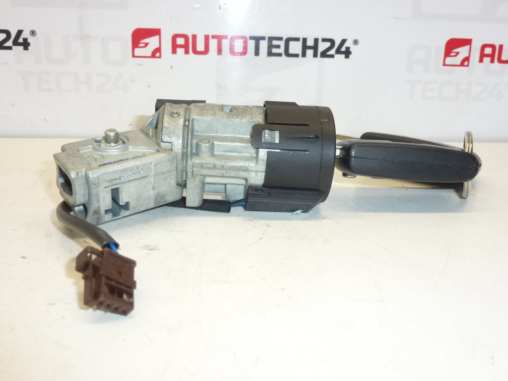 zamek drzwi i 2 kluczyki z pilotem Citroën Peugeot 4162SP