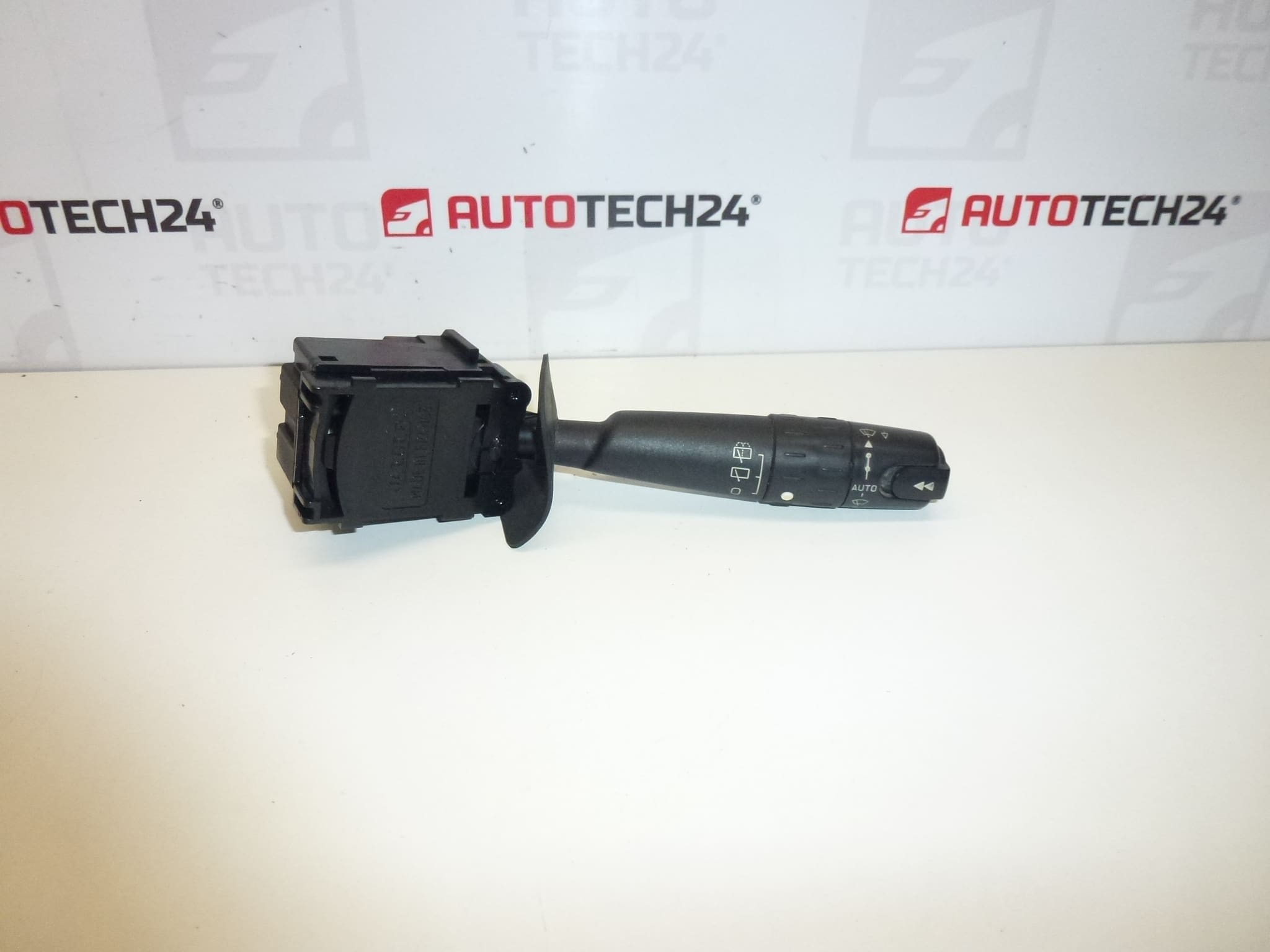 Sterownik wycieraczek Citroën Peugeot 96205589ZL 6239A7