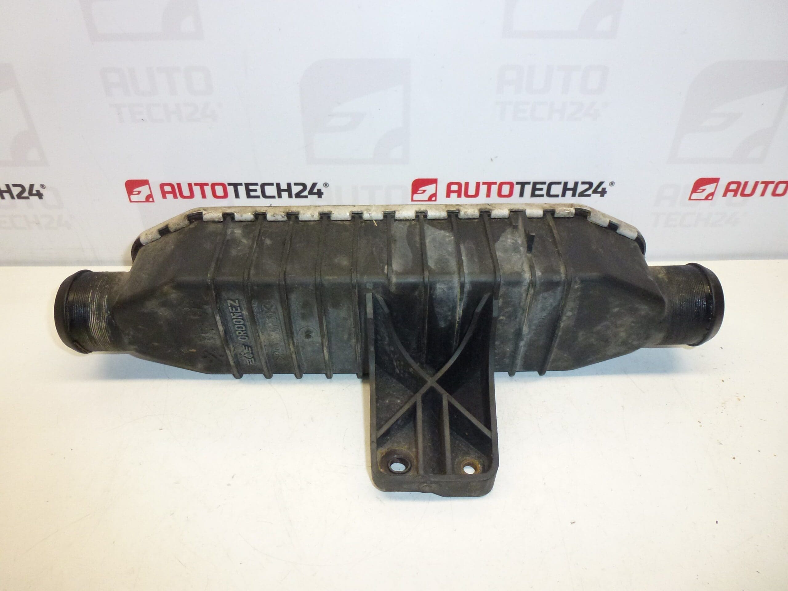 Wymiennik powietrza chłodzącego ciecz Citroën Peugeot 2.0 2.2 HDI 0384H4 - obrazek 2