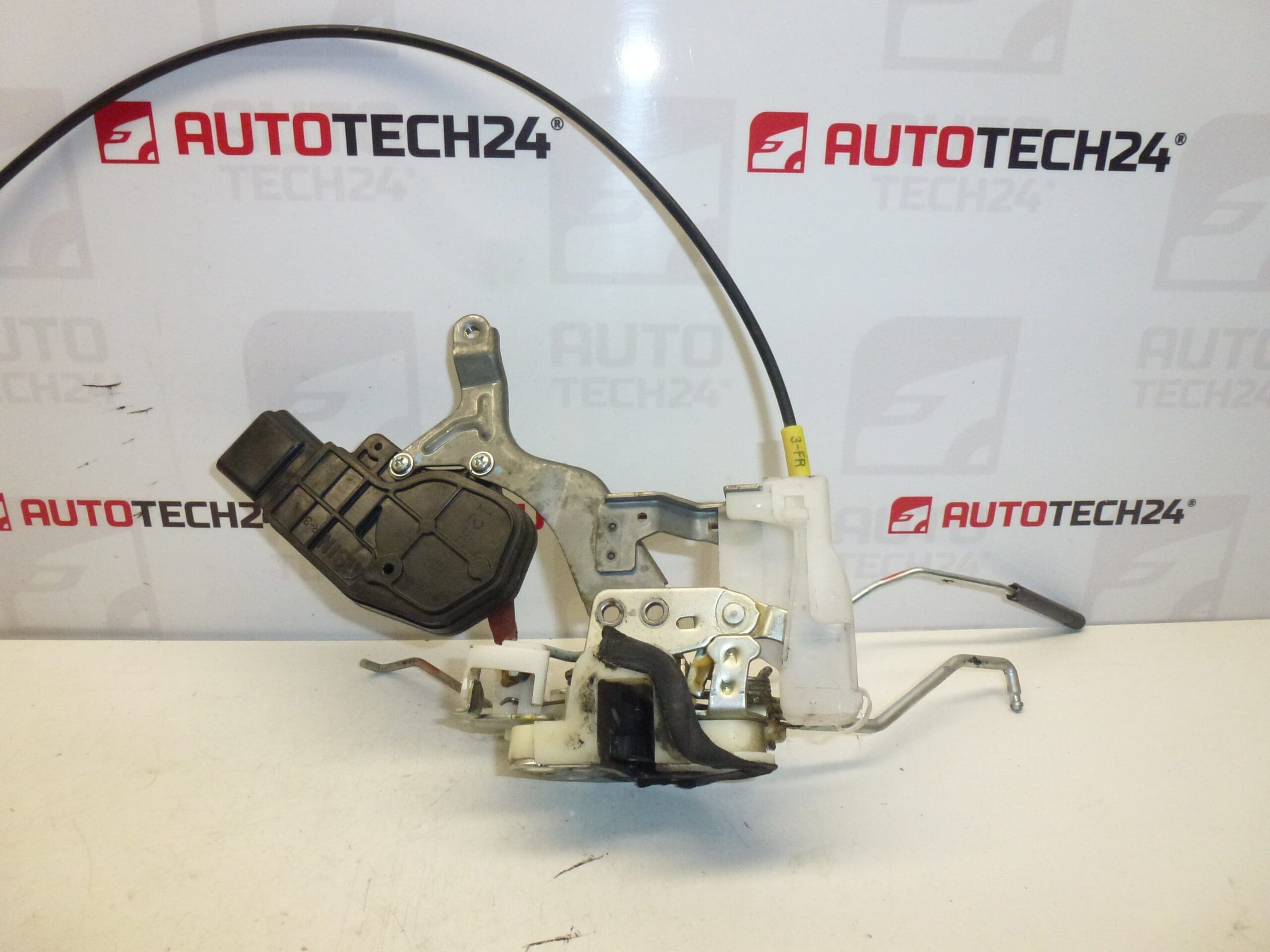 Zamek drzwi prawych Citroën C1 Peugeot 107 9136V1